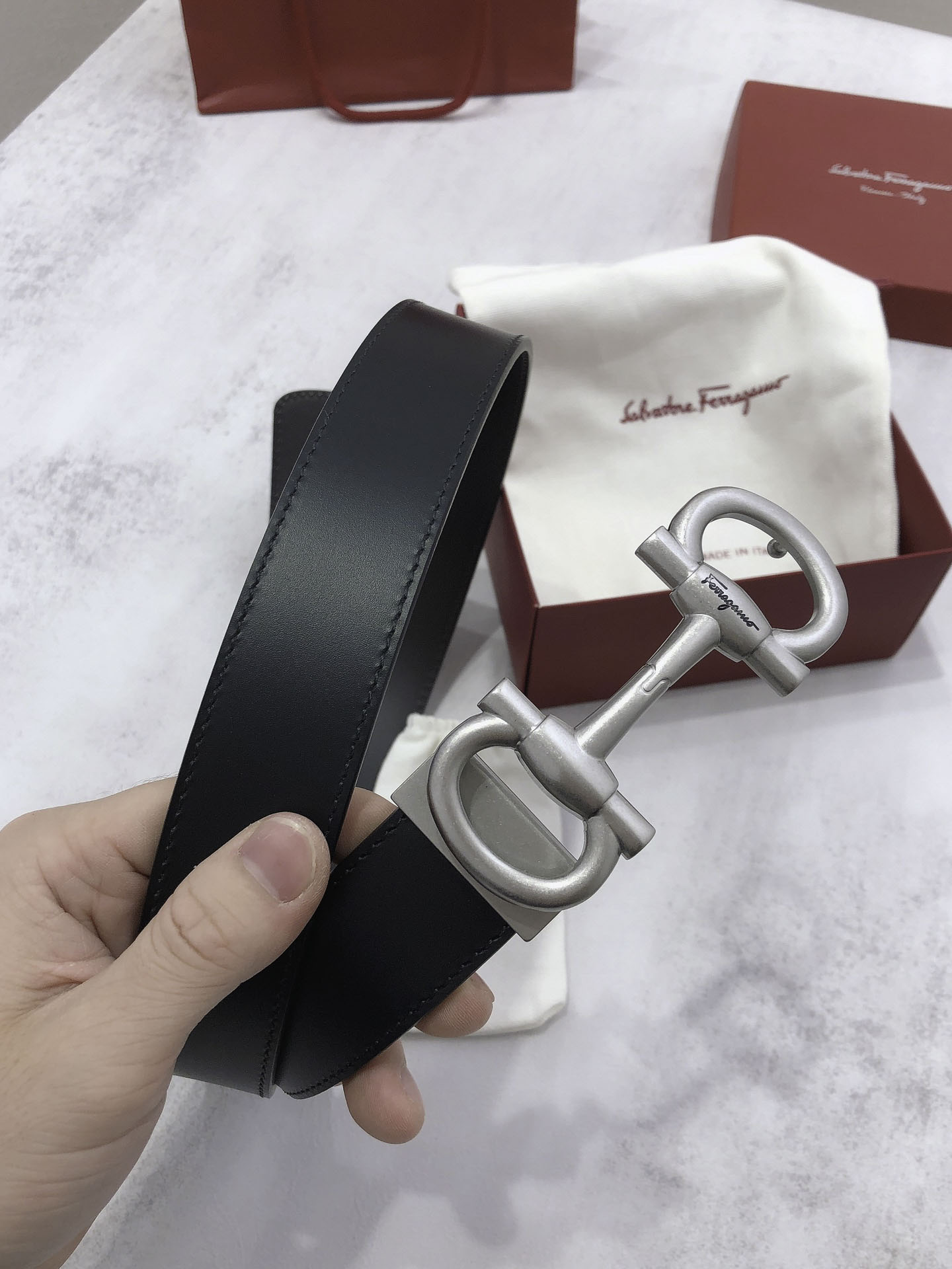 Thắt Lưng Salvatore Ferragamo Belt Dây Trơn Đen Ghi Mặt Khóa Cài 