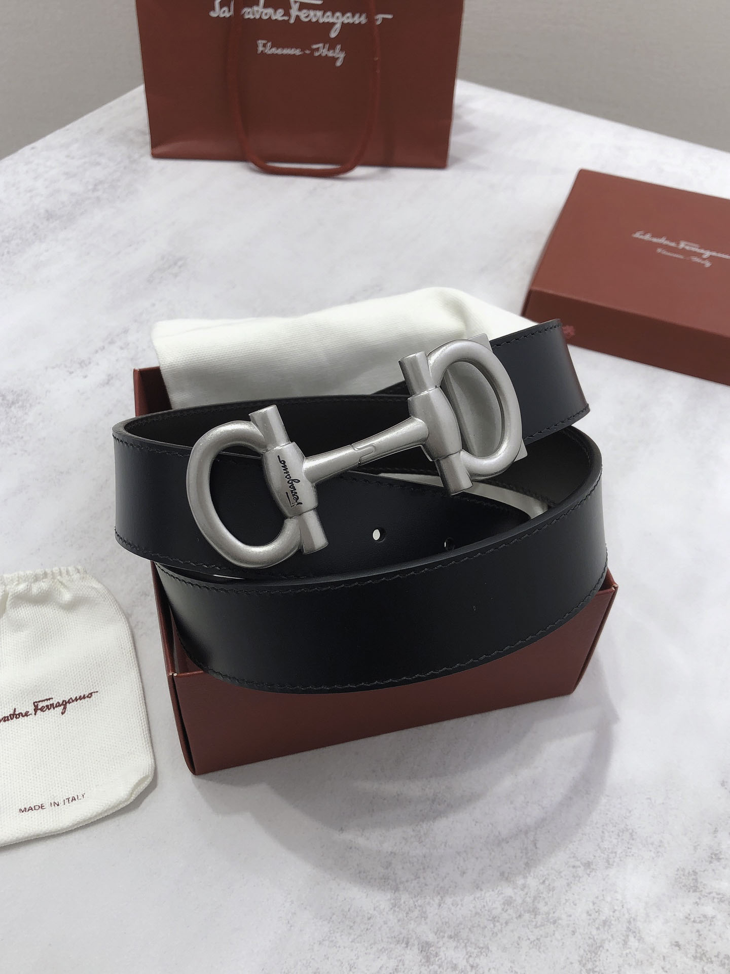 Thắt Lưng Salvatore Ferragamo Belt Dây Trơn Đen Ghi Mặt Khóa Cài