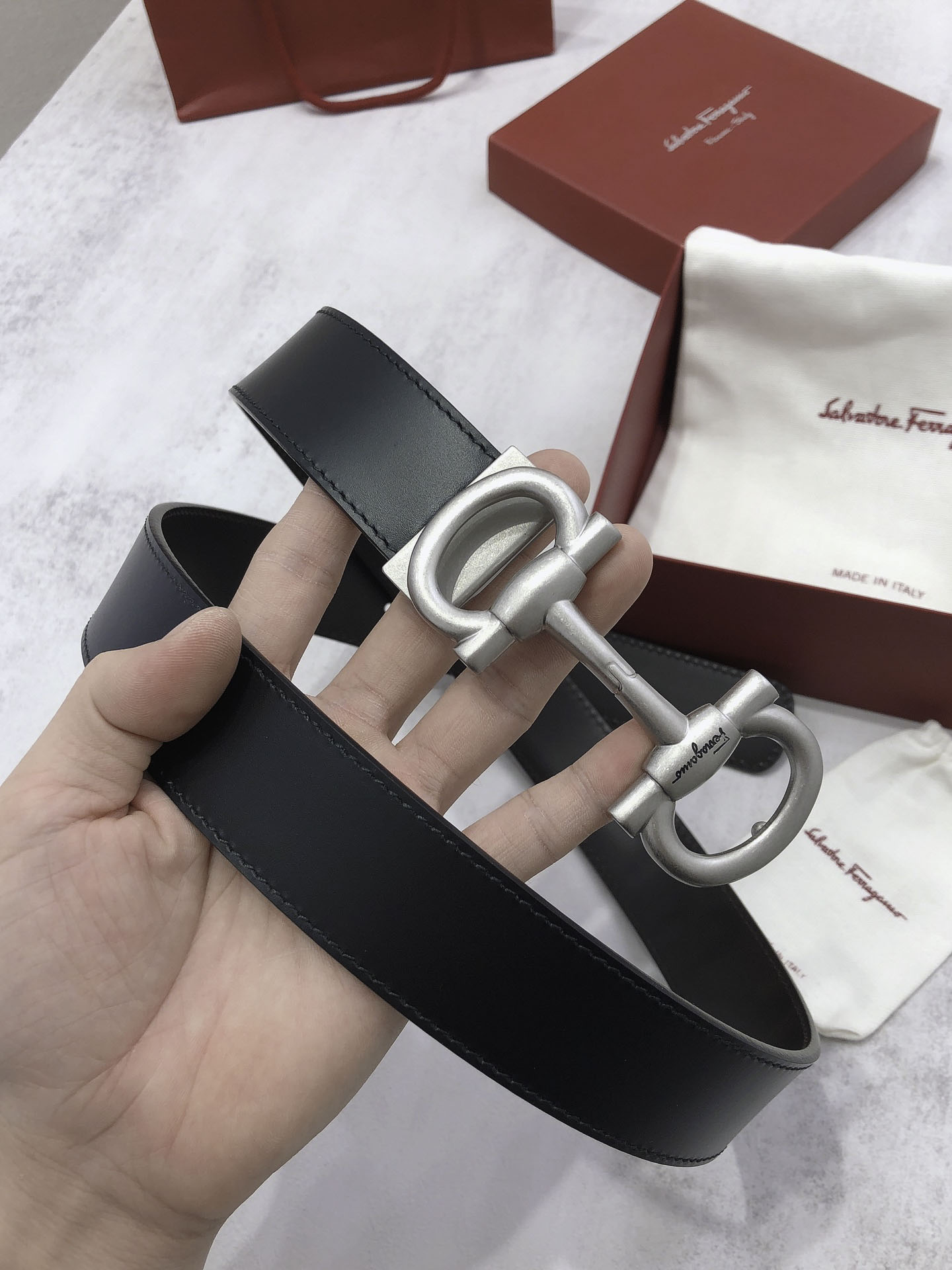 Thắt Lưng Salvatore Ferragamo Belt Dây Trơn Đen Ghi Mặt Khóa Cài 