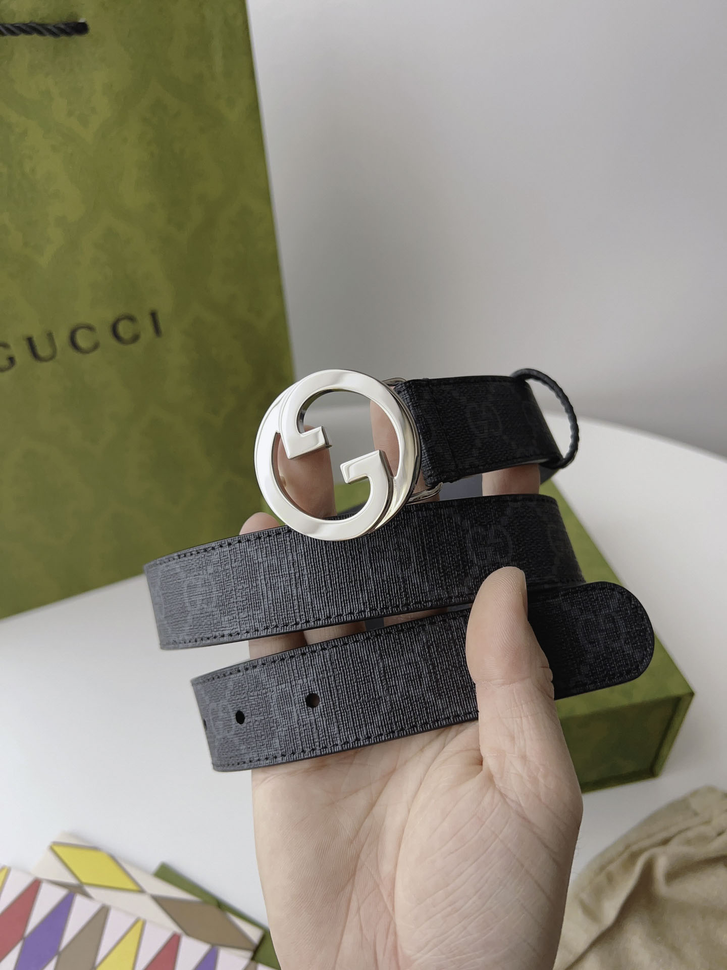 Thắt Lưng Gucci Nam Dây Đen Họa Tiết Khóa Tròn Bạc