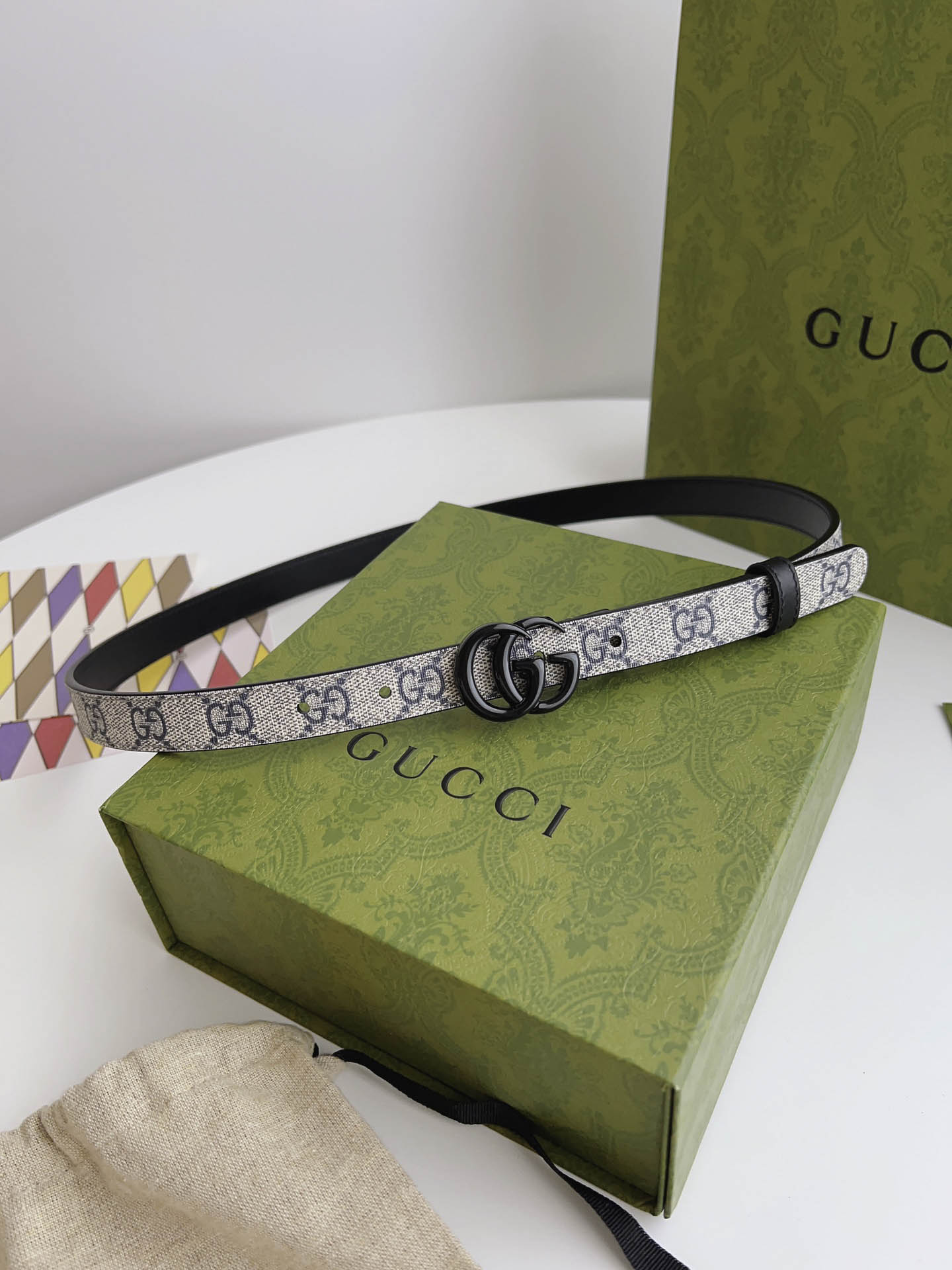 Thắt Lưng Gucci Nữ Dây Bản Nhỏ Họa Tiết Khóa Tròn Đen