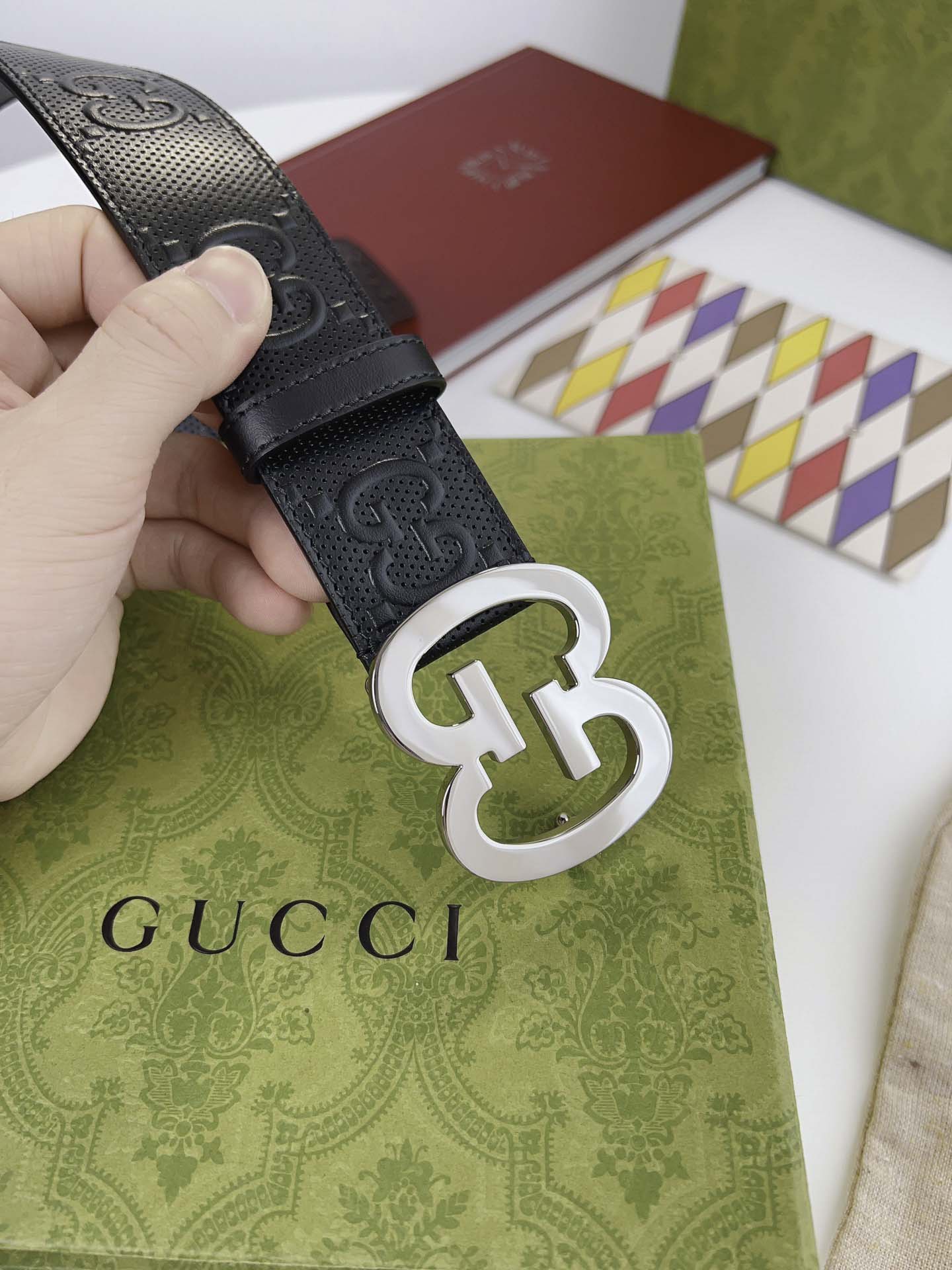 Thắt Lưng Gucci Supreme Leather With Interlocking Buckle Dây Dập Logo Nổi