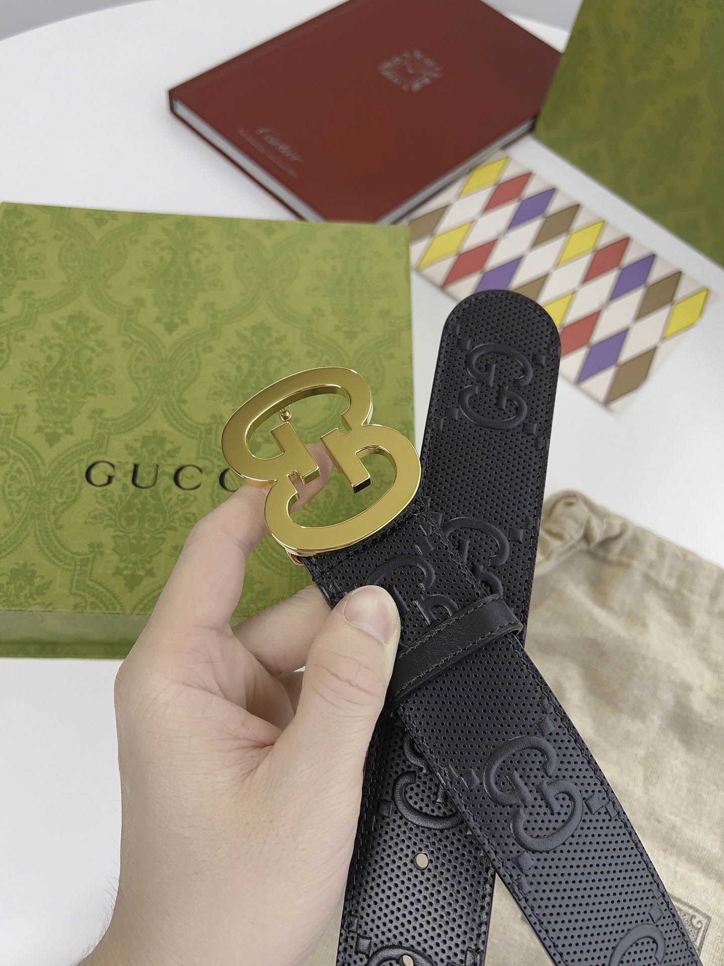 Thắt Lưng Gucci Supreme Leather With Interlocking Buckle Dây Dập Logo Nổi Khóa Vàng