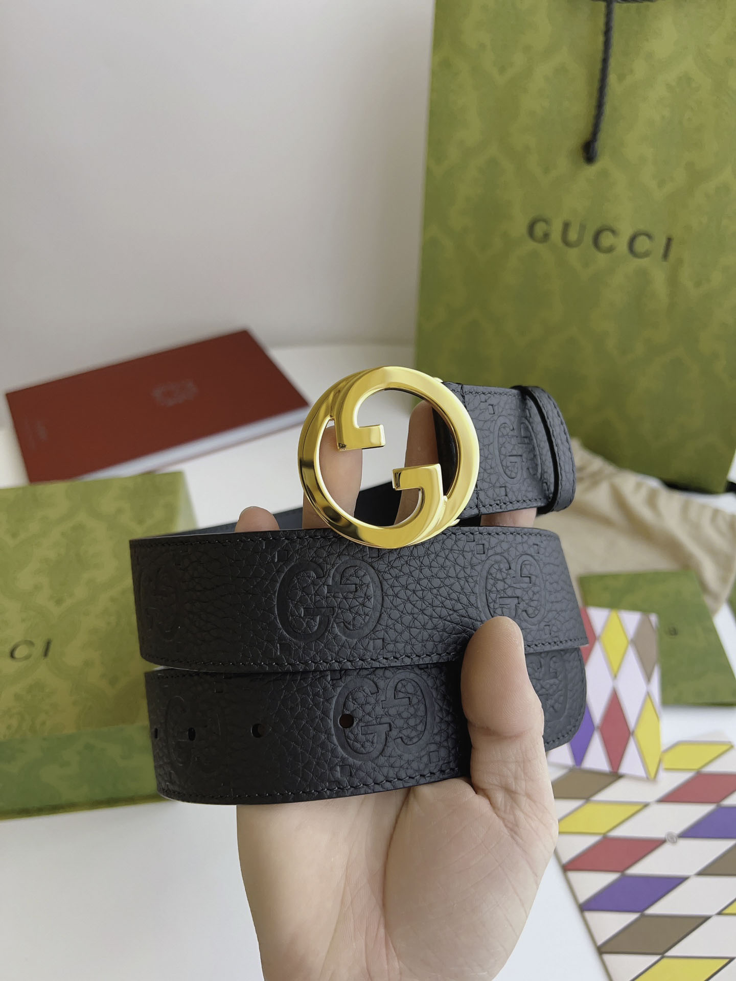 Thắt Lưng Nam Gucci Họa Tiết Dập Chìm Khóa Tròn