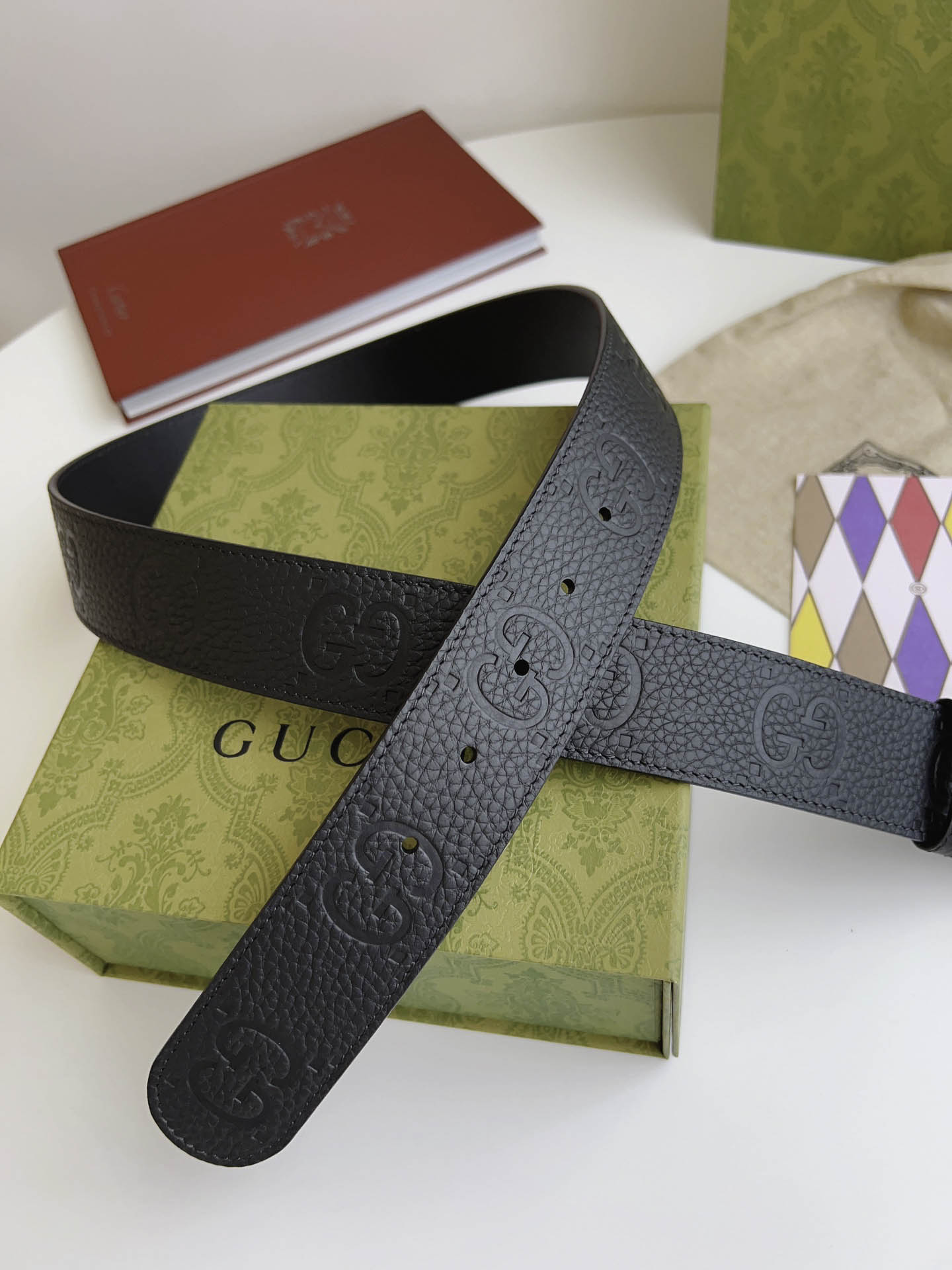 Thắt Lưng Nam Gucci Họa Tiết Dập Chìm Khóa Tròn