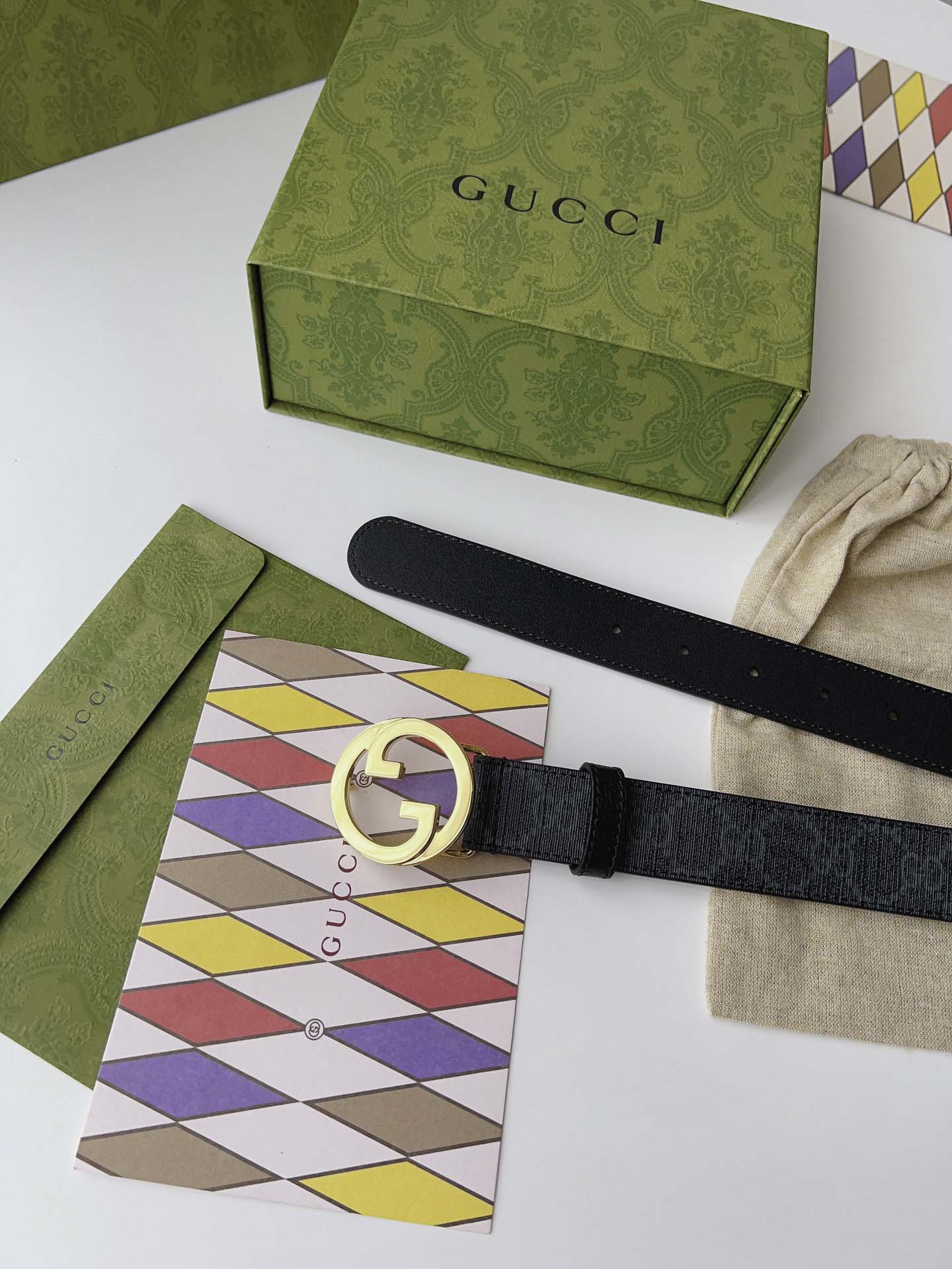 Thắt Lưng Nữ Gucci Màu Đen In Họa Tiết Dập Khóa Tròn Vàng