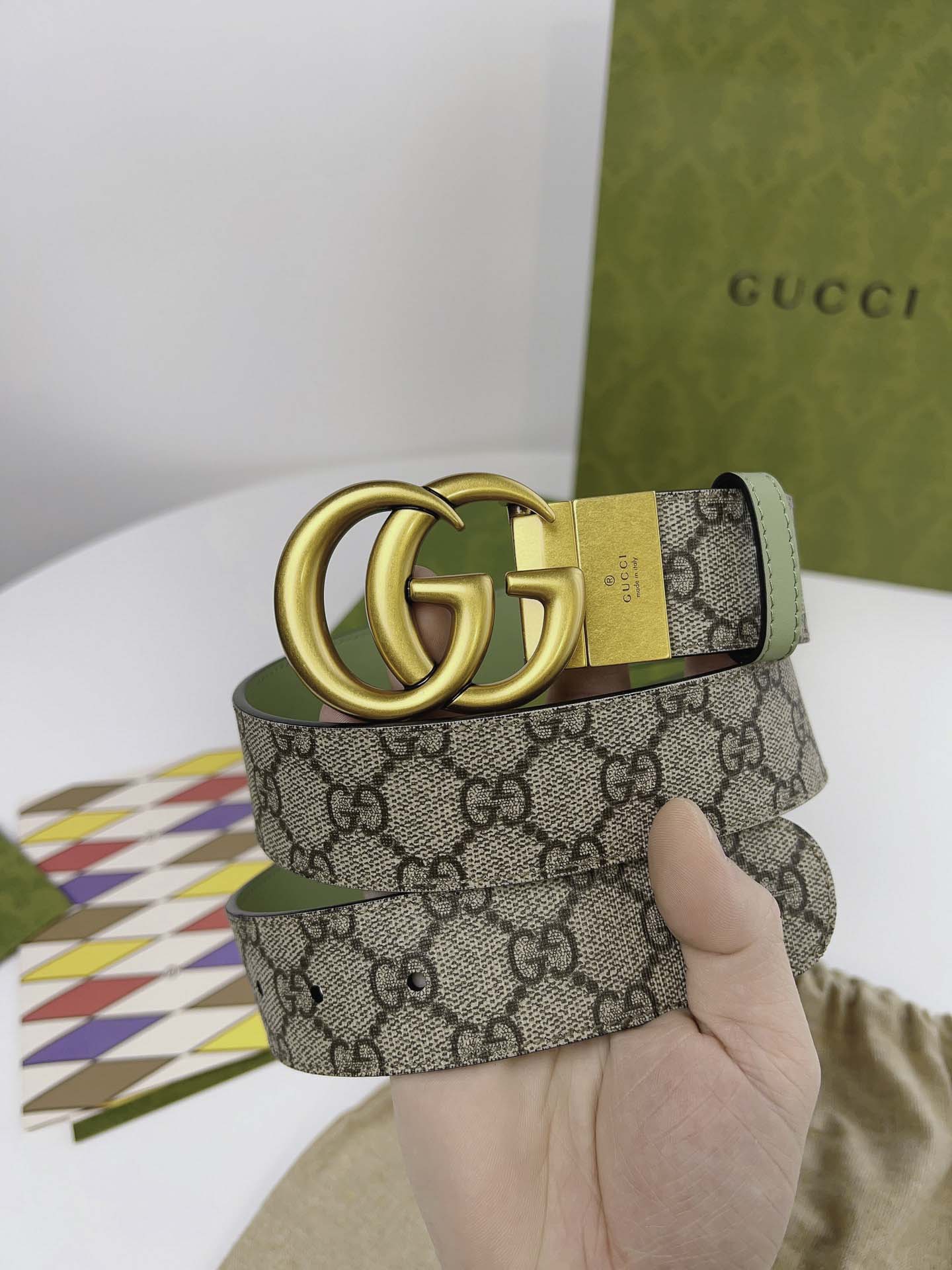 Thắt Lưng Nam Gucci Màu Xanh In Họa Tiết Dập Khóa Kép Vàng