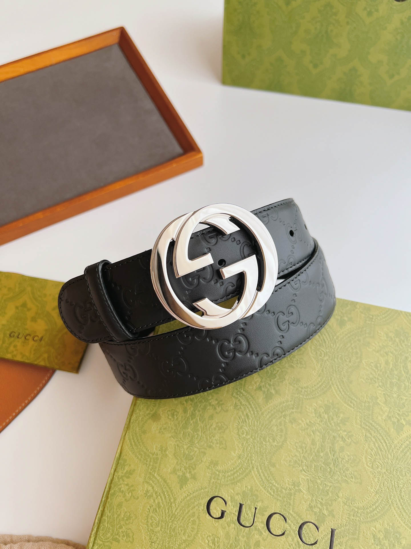 that-lung-nam-gucci-signature-series-cowhide-double-g-embossed-plate-buckle-belt