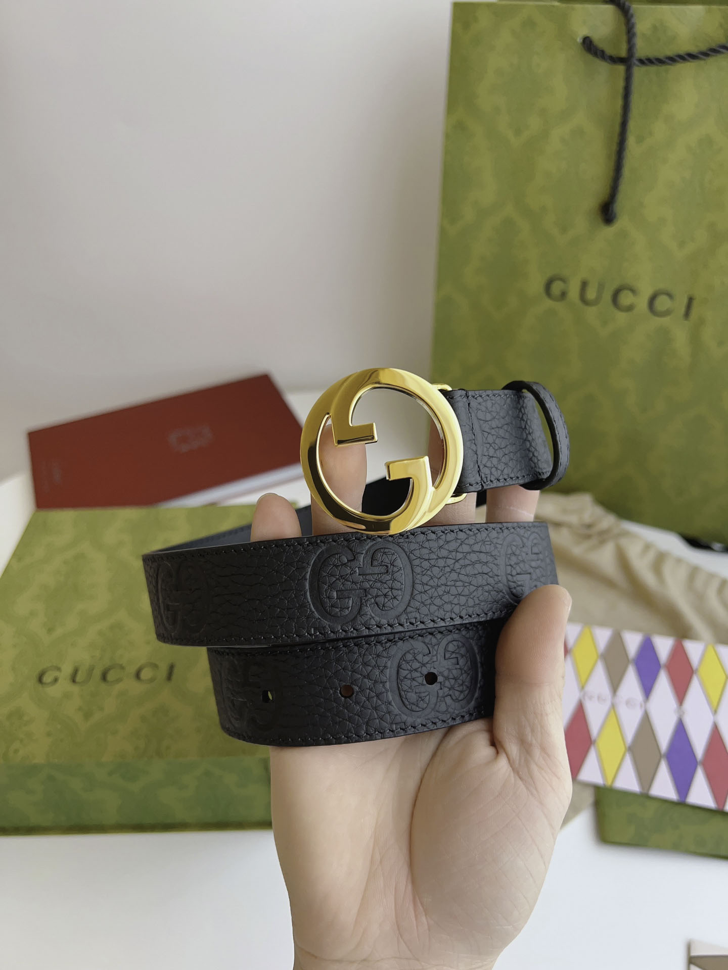 Thắt Lưng Nữ Gucci Bản Nhỏ Màu Đen Dập Họa Tiết Khóa Kép Vàng