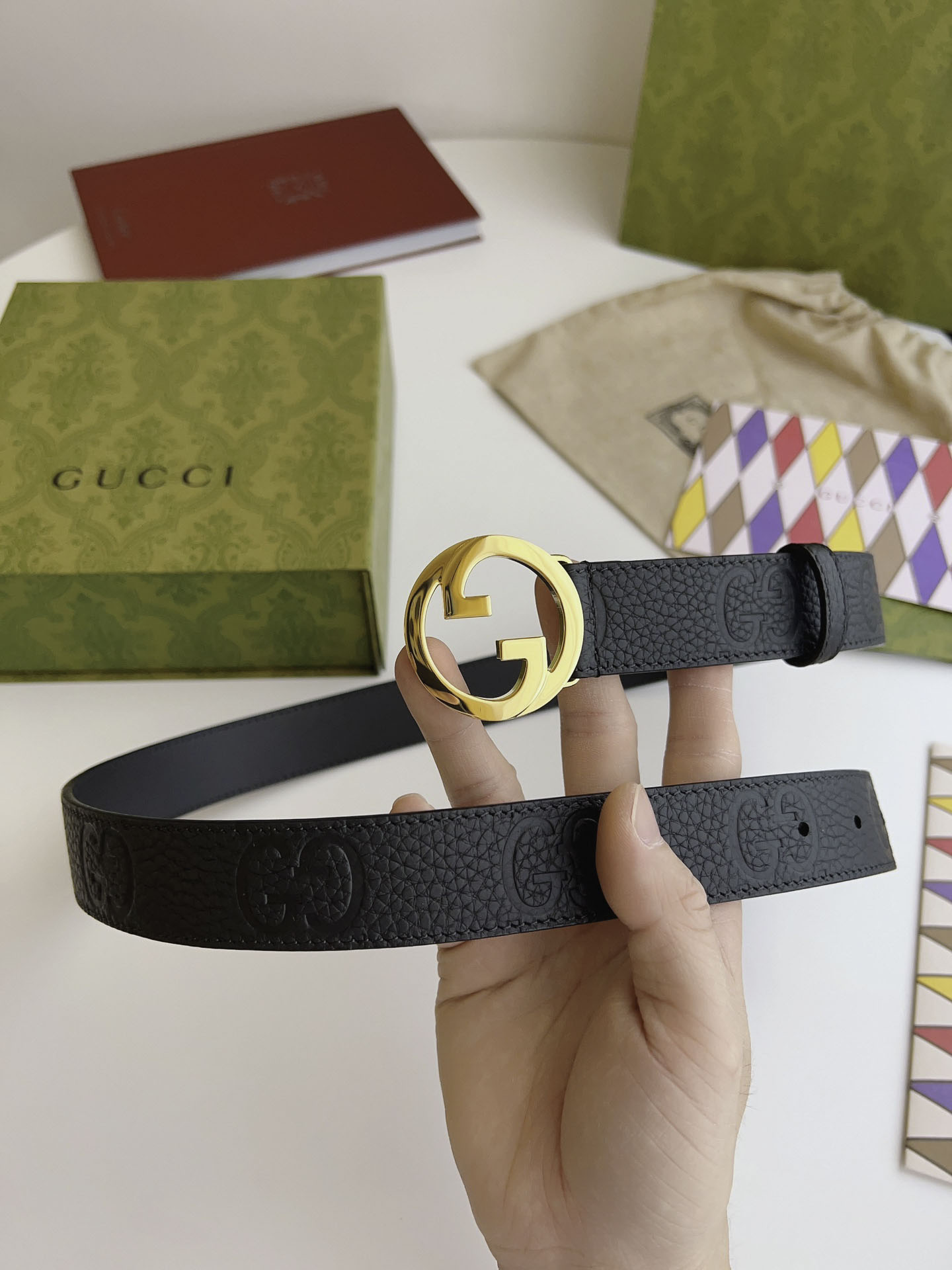 Thắt Lưng Nữ Gucci Bản Nhỏ Màu Đen Dập Họa Tiết Khóa Kép Vàng