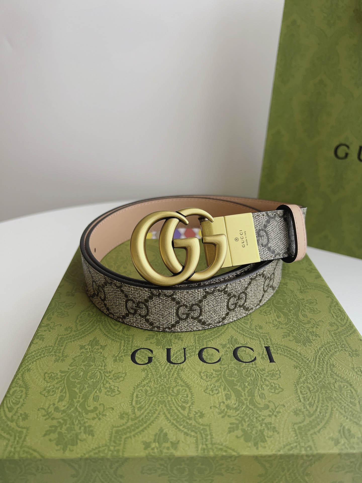 Thắt Lưng Nữ Gucci Màu Hồng Họa Tiết Khóa Kép Vàng