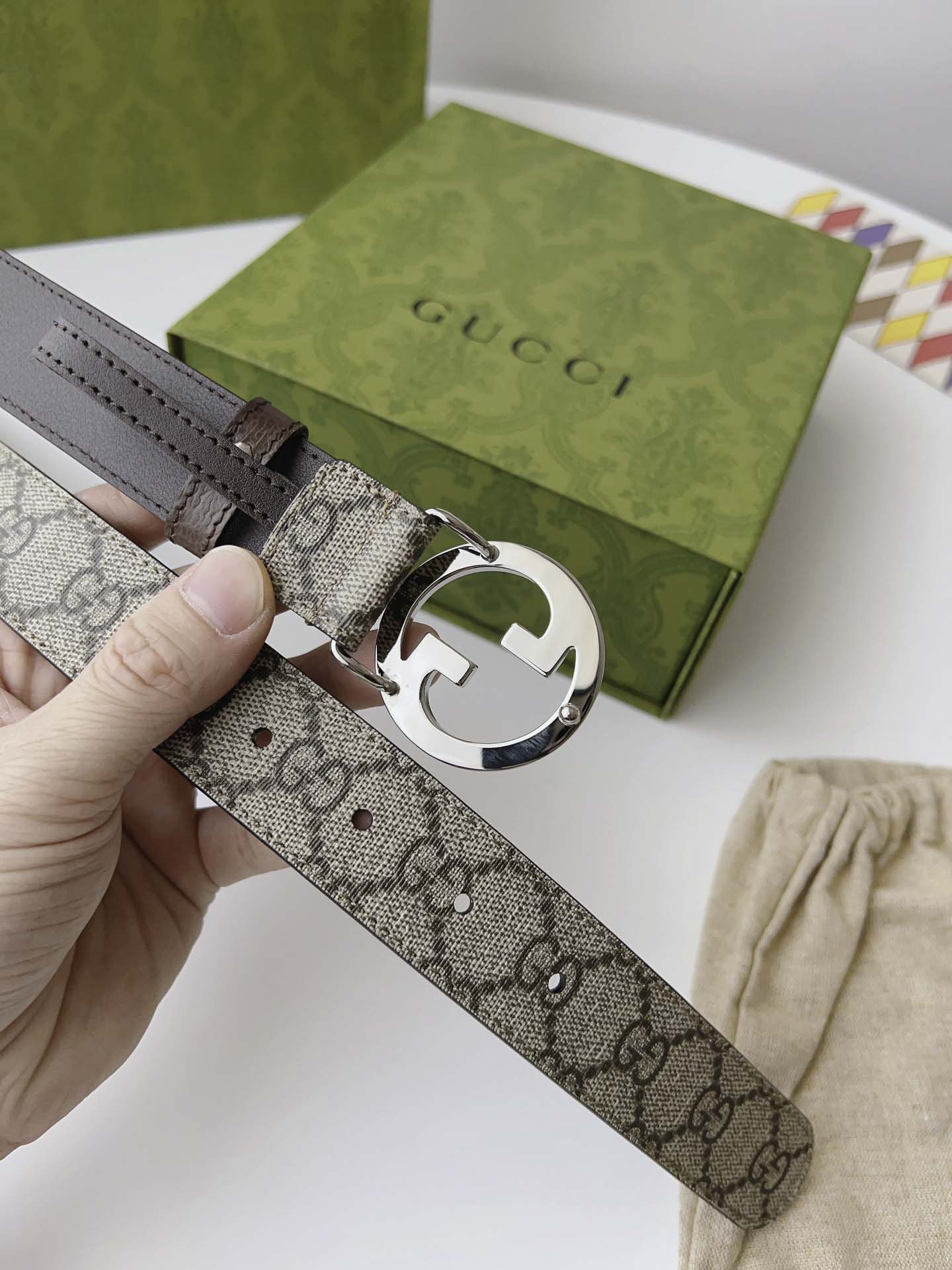 Thắt Lưng Nữ Gucci Màu Nâu In Họa Tiết Dập Khóa Tròn Bạc