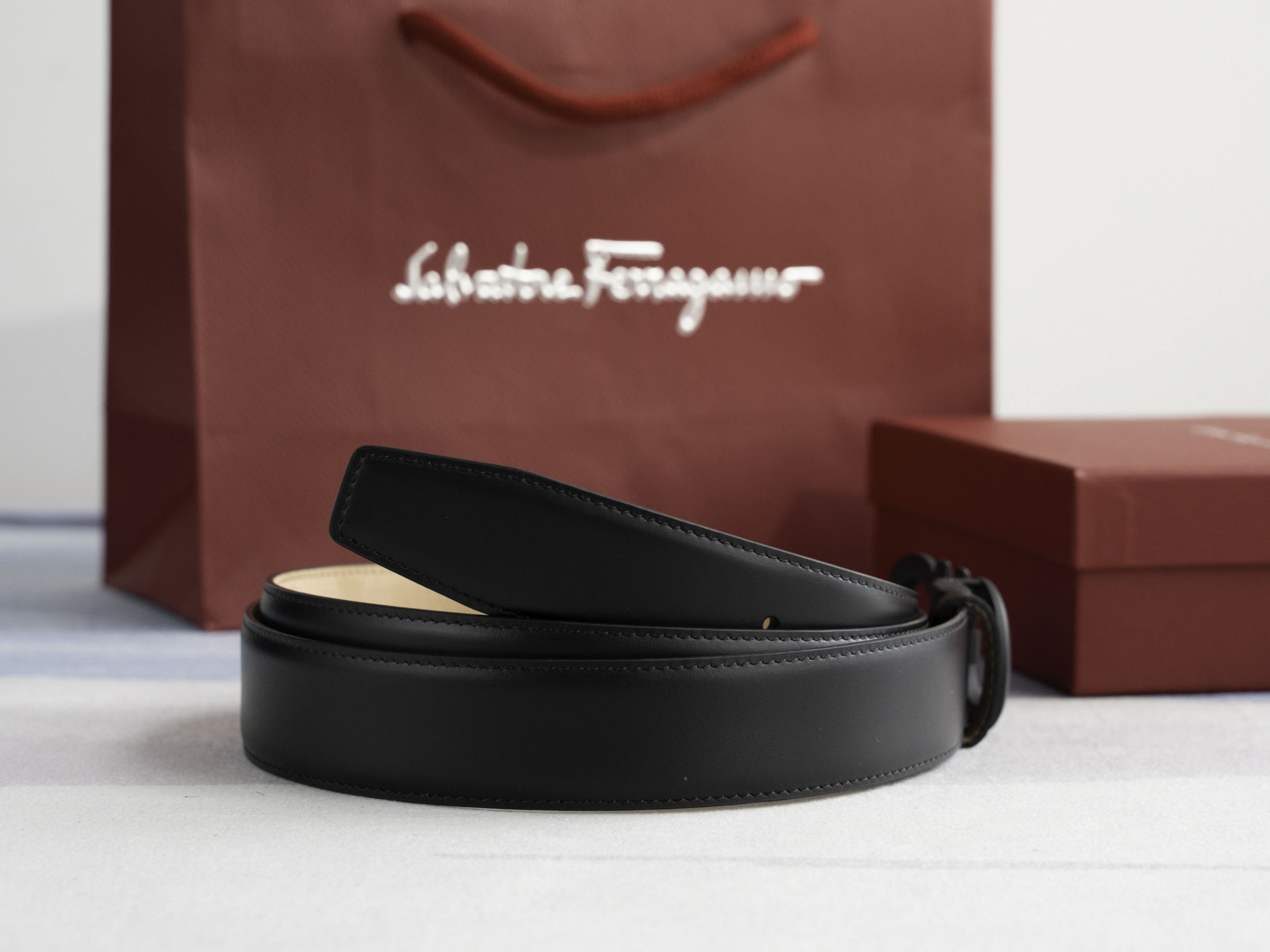 Thắt Lưng Salvatore Ferragamo Belt Dây Trơn Khóa Cài Xám Ghi