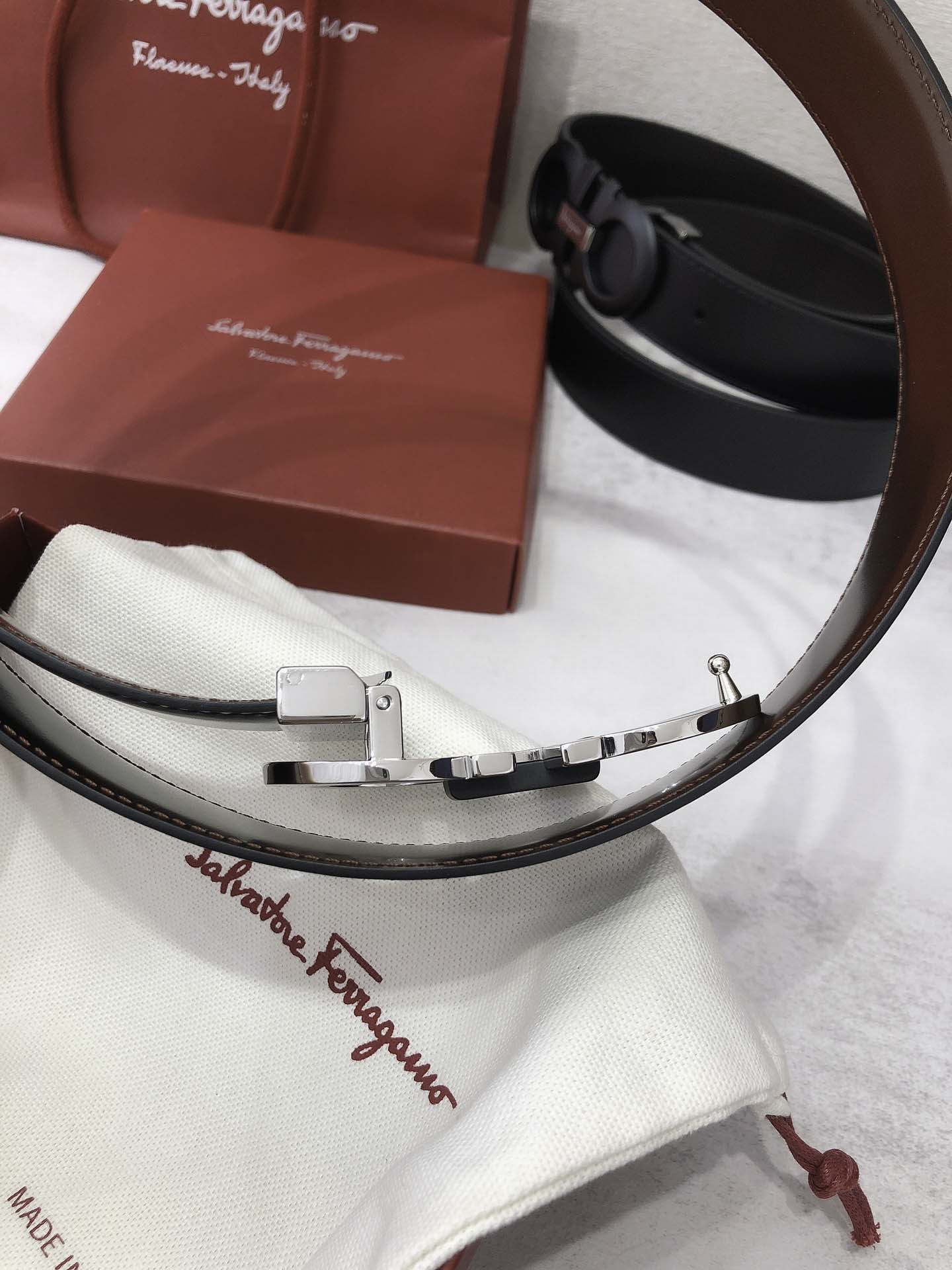 Thắt Lưng Salvatore Ferragamo Belt Dây Trơn Đen Đồng Khóa Cài 