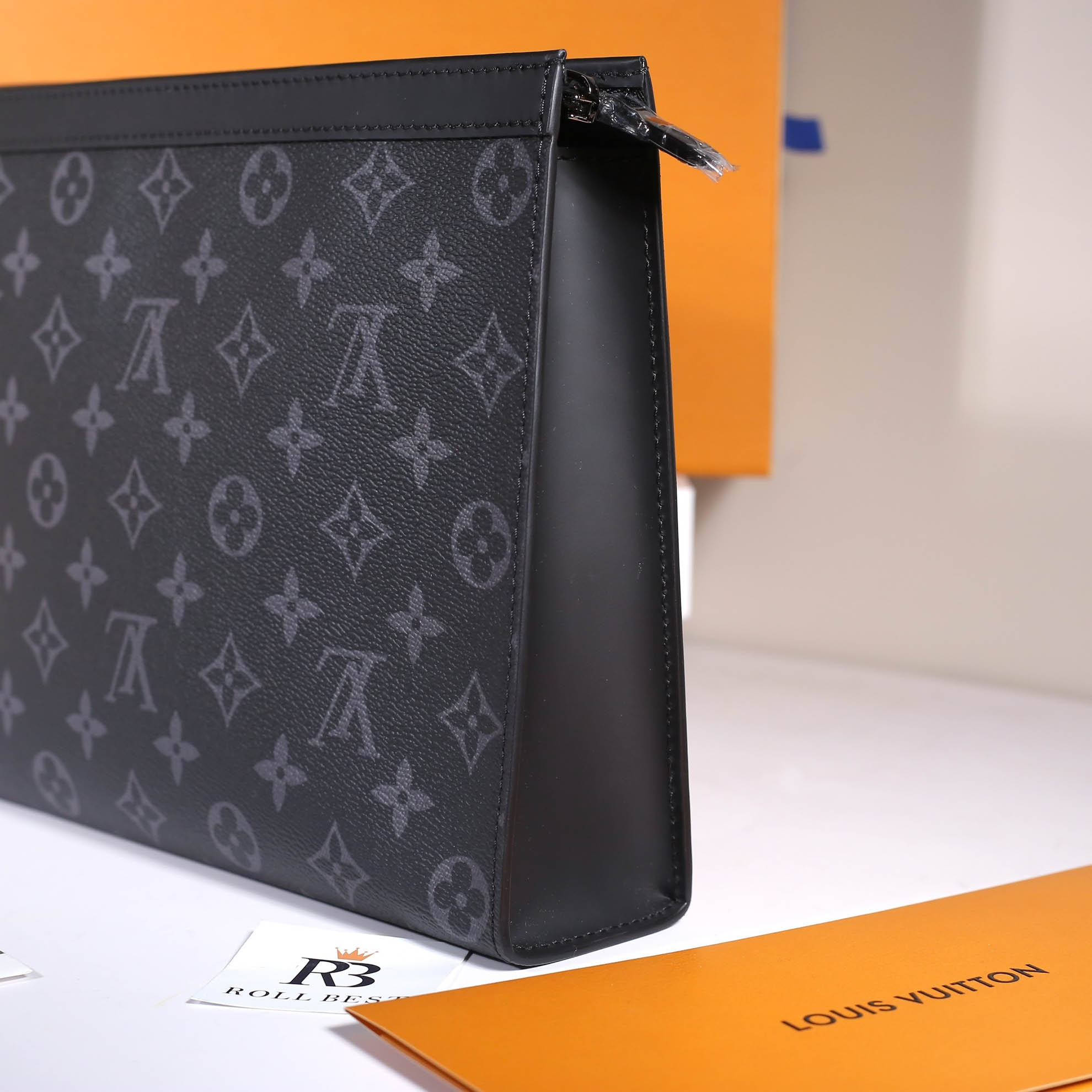 Ví cầm tay Louis Vuitton Clutch Lv Voyaga MM Monogram Eclipse Canvas