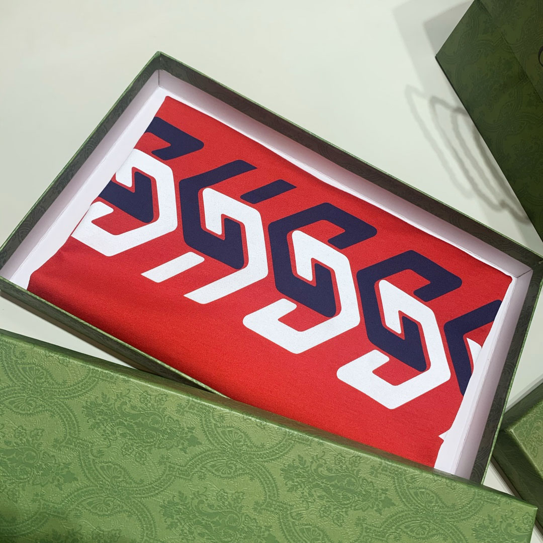 Áo Phông Gucci Graphic Logo Print Red