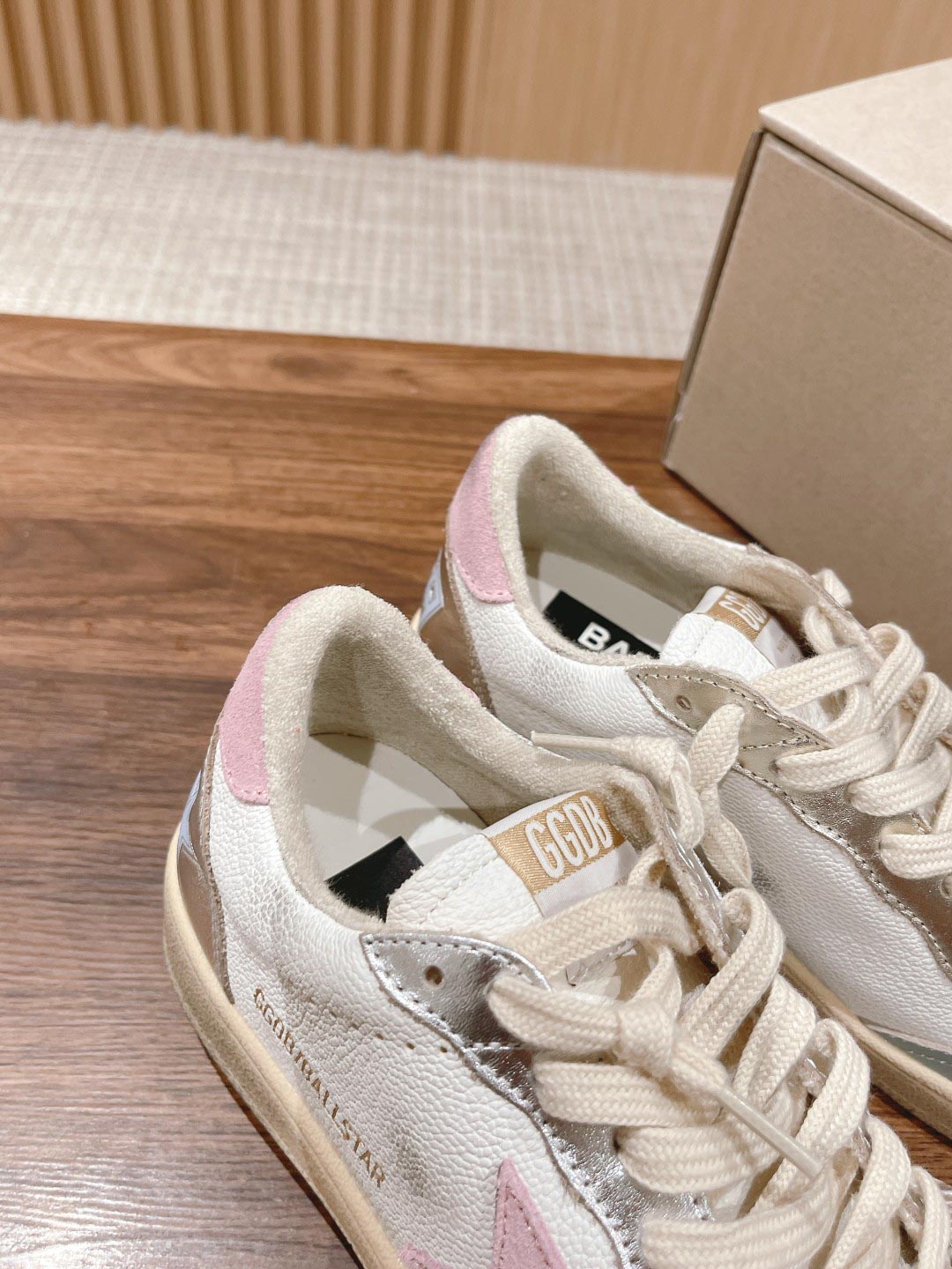 Giày Golden Goose Ball Star Suede Star-Patch Leather Trainers