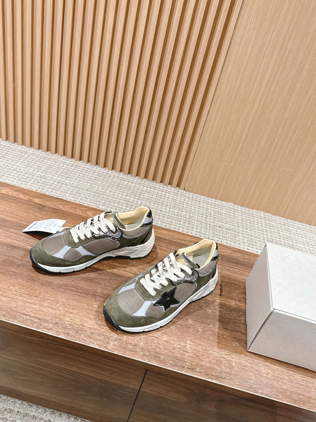 Giày Golden Goose Women Running Dad Green