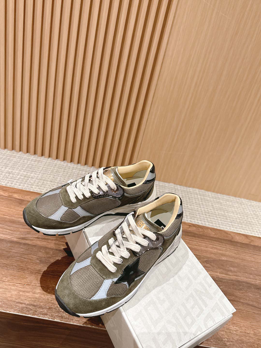 Giày Golden Goose Women Running Dad Green