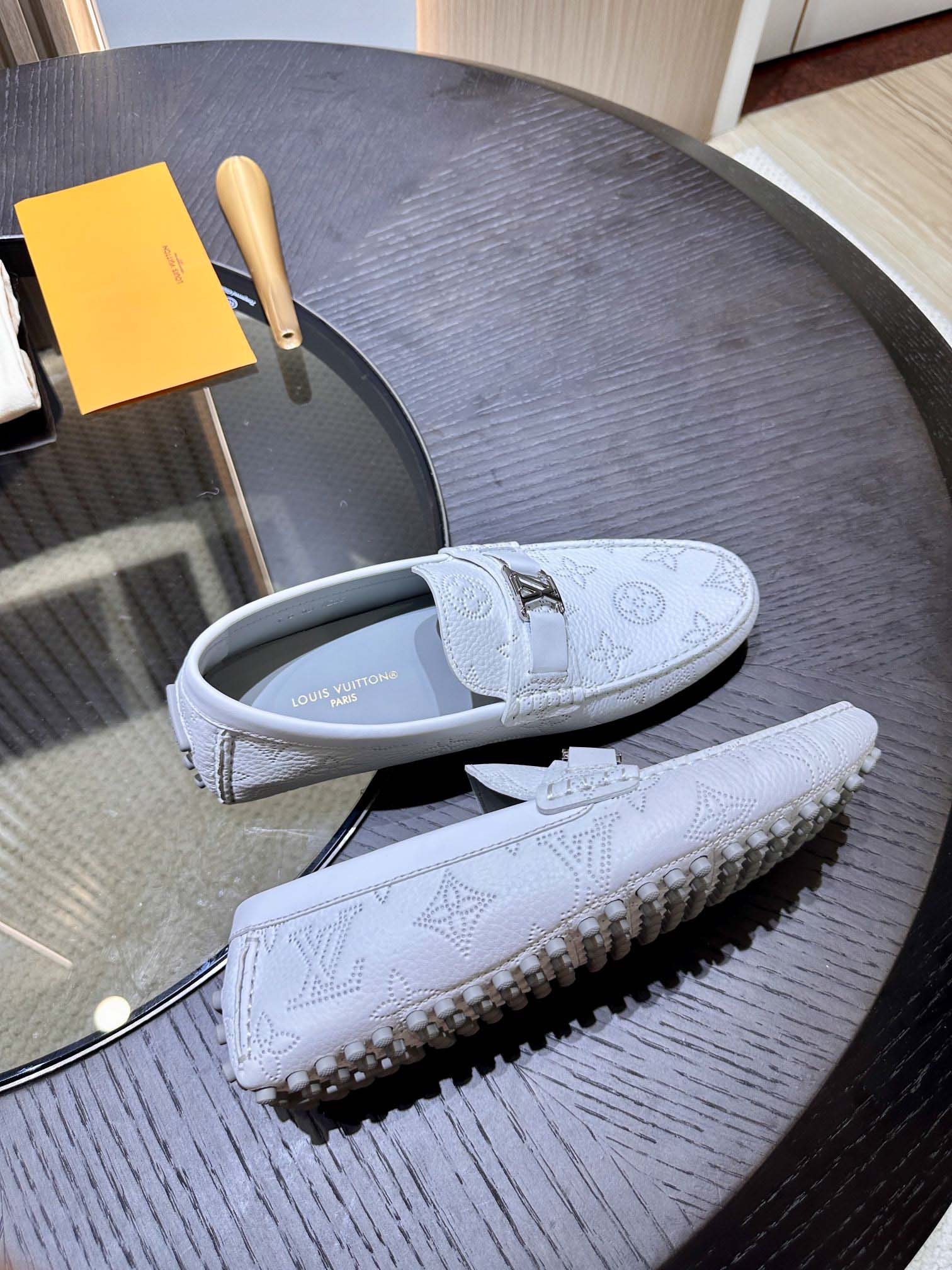 Giày Louis Vuitton Hockenheim Moccasin White