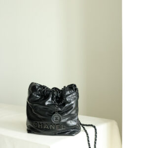 Túi Chanel 22 Medium Hand Bag With Medal Black