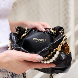 Túi Chanel 22 Mini Pearl Handbag Shiny Crumpled Calfskin & Gold-Tone Metal Black