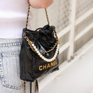 Túi Chanel 22 Mini Pearl Handbag Shiny Crumpled Calfskin & Gold-Tone Metal Black