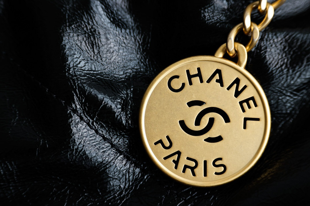 Túi Chanel 22 Mini Pearl Handbag Shiny Crumpled Calfskin & Gold-Tone Metal Black