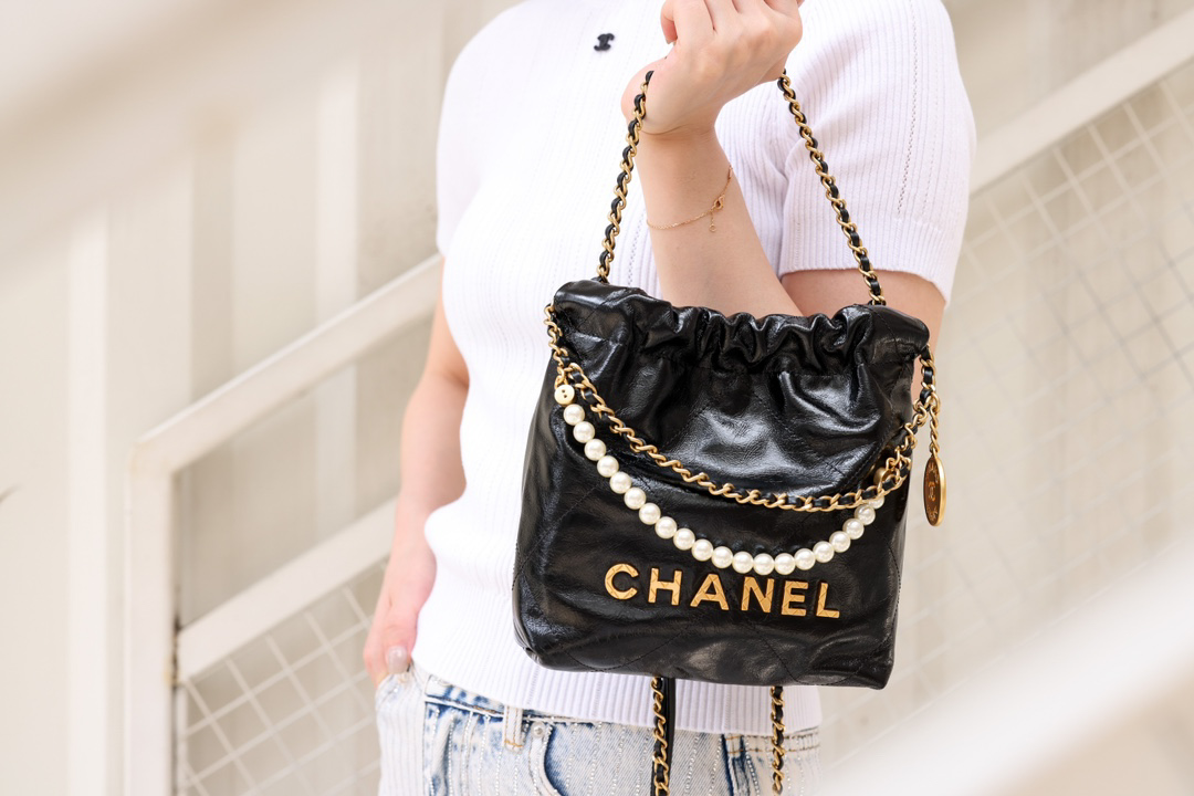 Túi Chanel 22 Mini Pearl Handbag Shiny Crumpled Calfskin & Gold-Tone Metal Black