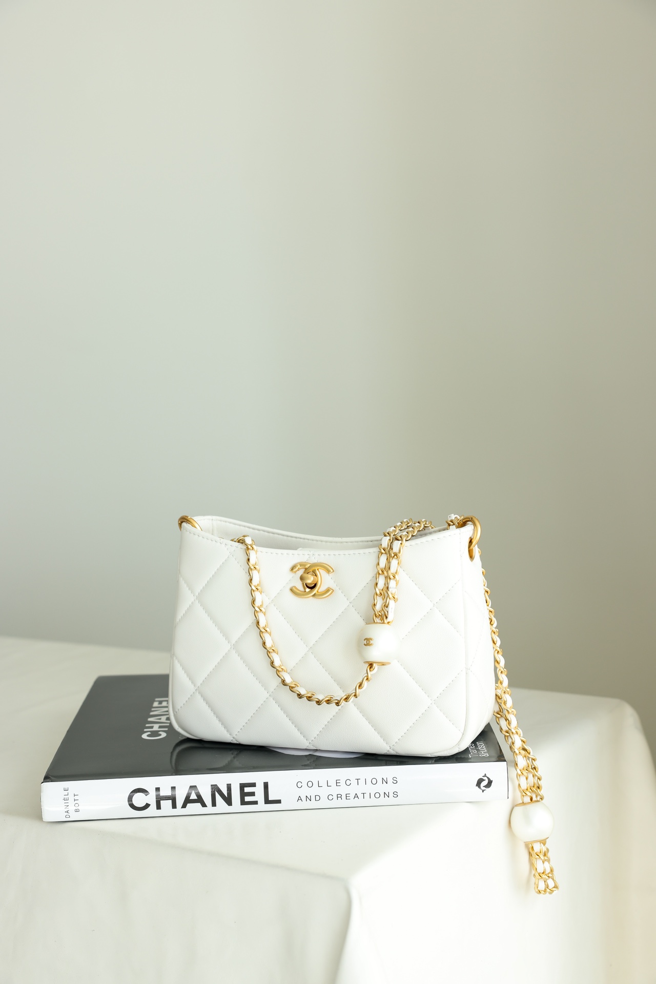 Túi Chanel 23A Hobo Bag White Lambskin Best Quality