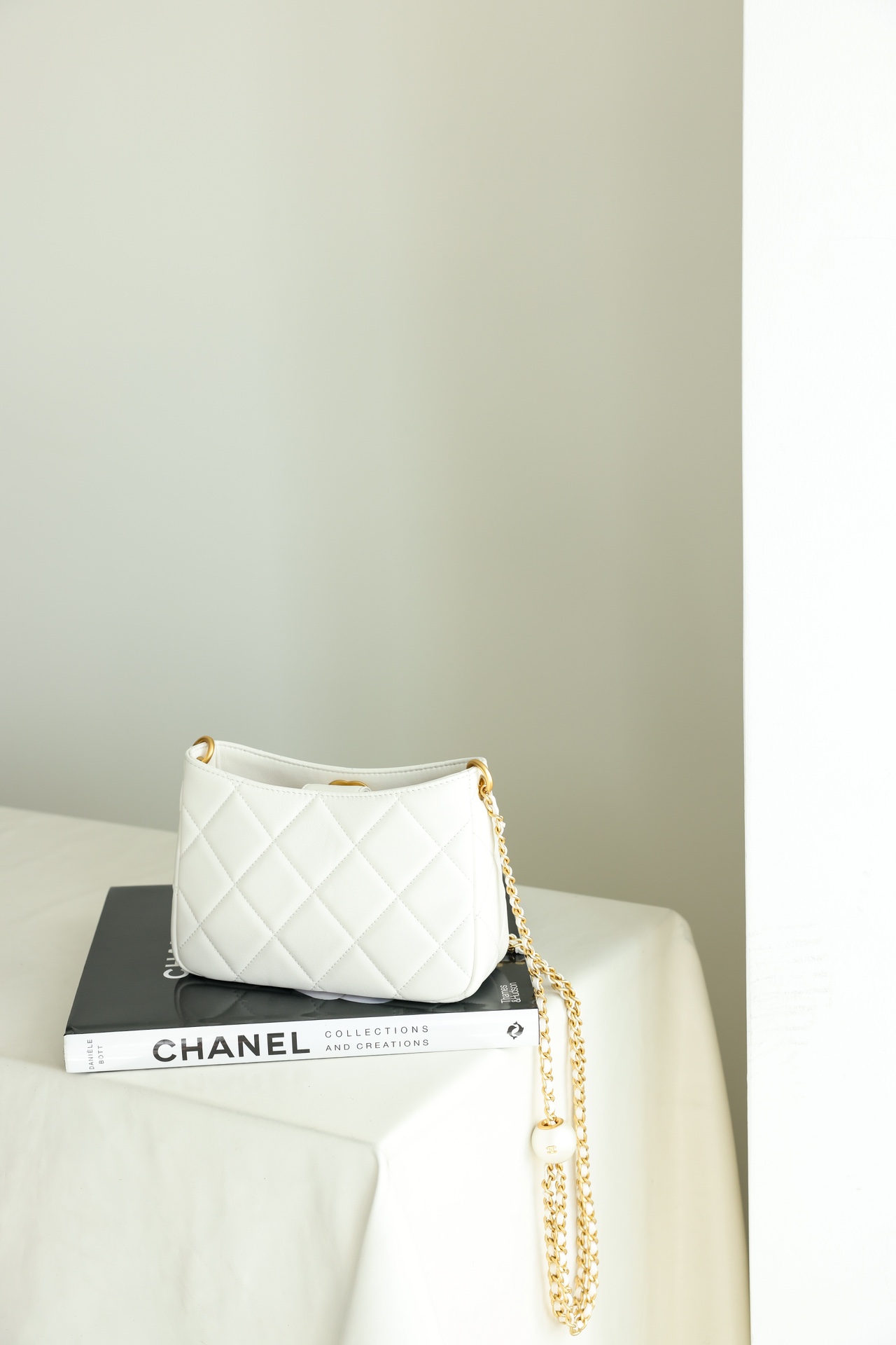 Túi Chanel 23A Hobo Bag White Lambskin Best Quality