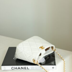 Túi Chanel 23A Hobo Bag White Lambskin Best Quality