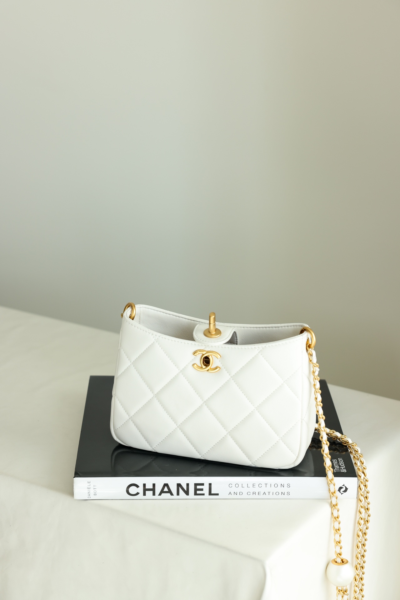 Túi Chanel 23A Hobo Bag White Lambskin Best Quality