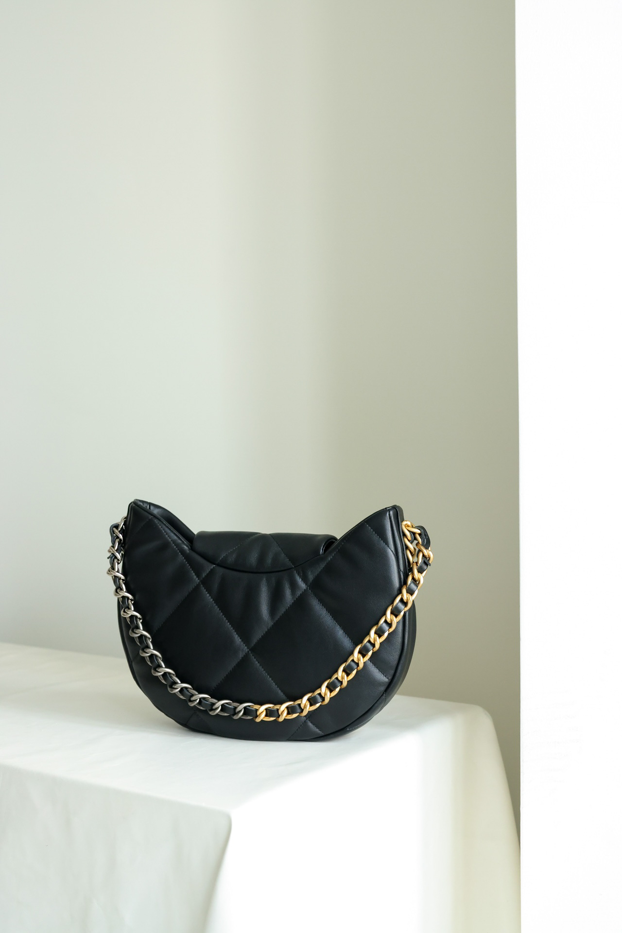 Túi Chanel 24C Hobo shoulder bag lambskin Black Multicolour 