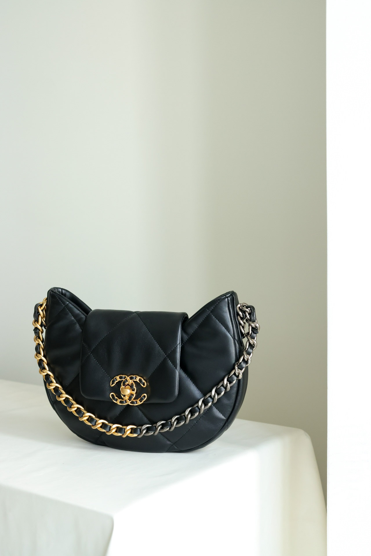 Túi Chanel 24C Hobo shoulder bag lambskin Black Multicolour 