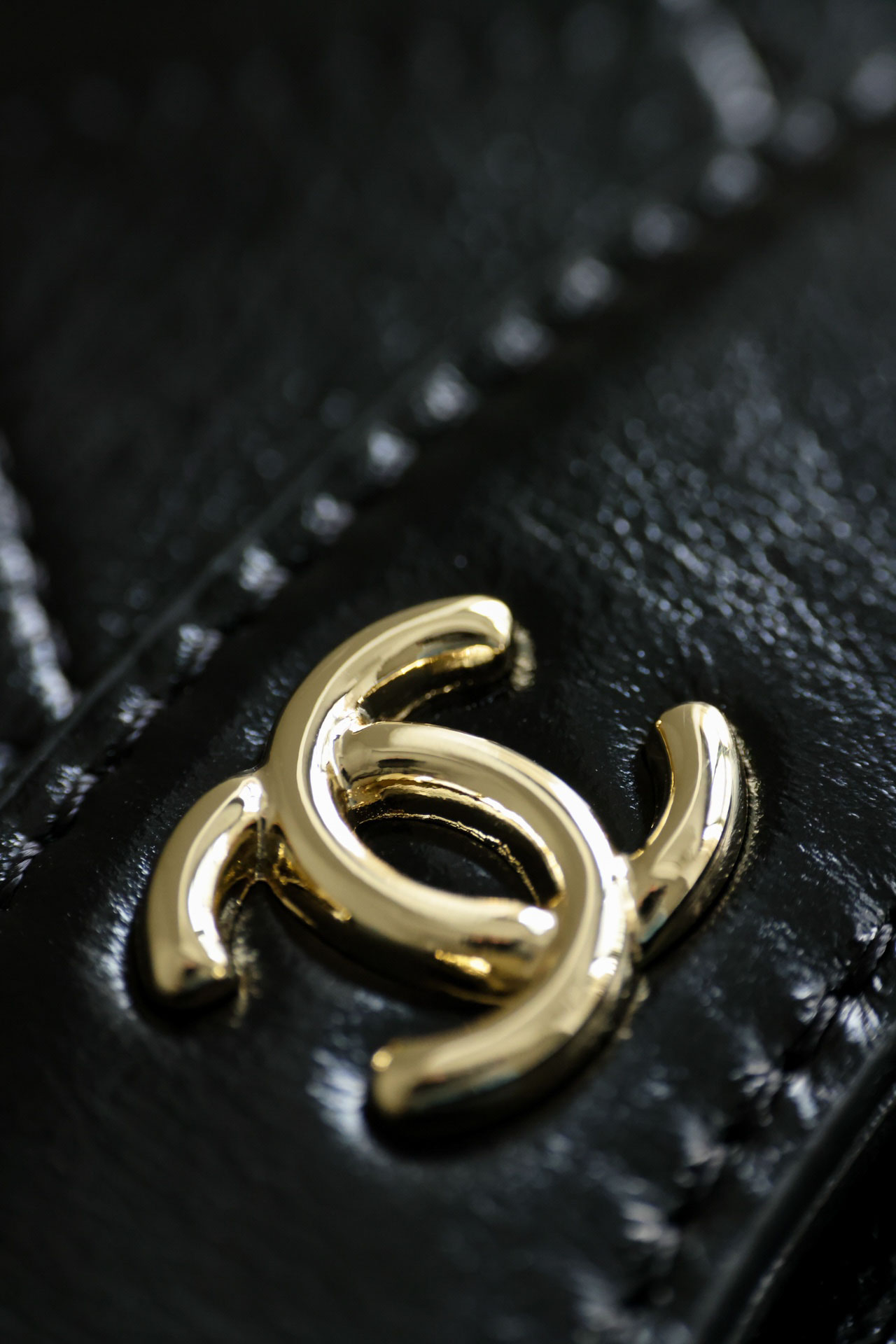 Túi Chanel 31 Wallet On Chain Shiny Calfskin Black