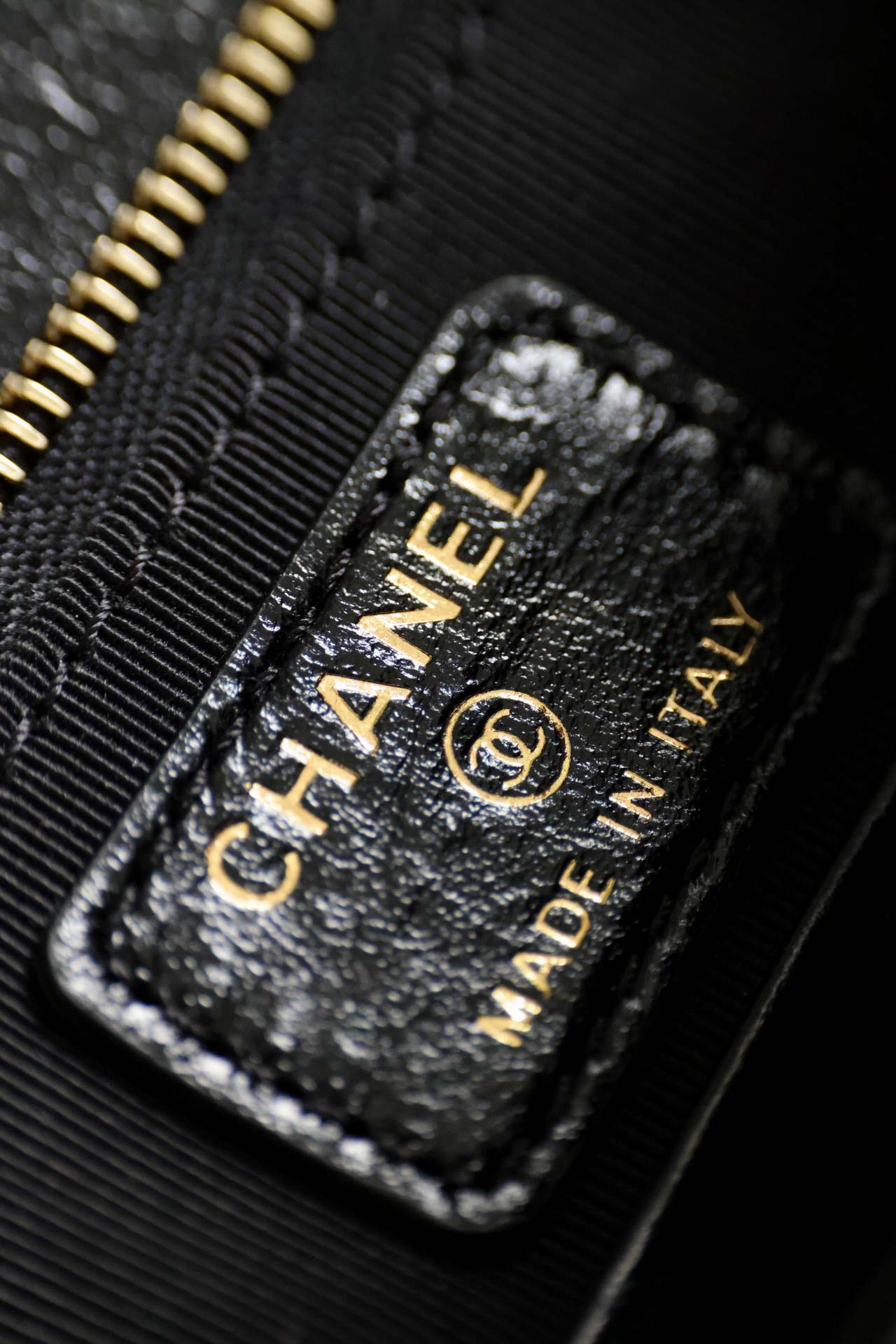 Túi Chanel 31 Wallet On Chain Shiny Calfskin Black