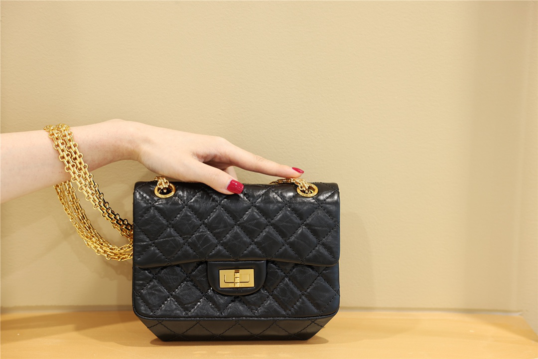 Túi Chanel Black Quilted Aged Calfskin Mini 2.55 Reissue 225 Single Flap Brushed Gold