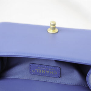 Túi Chanel Blue Caviar Leather Chevron Quilted Medium Boy Bag