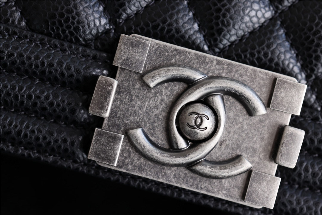 Túi Chanel Boy Medium Caviar Black