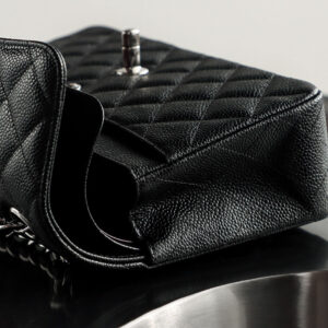 Túi Chanel Classic Flap Bag Medium Black Sliver Grained Calfskin