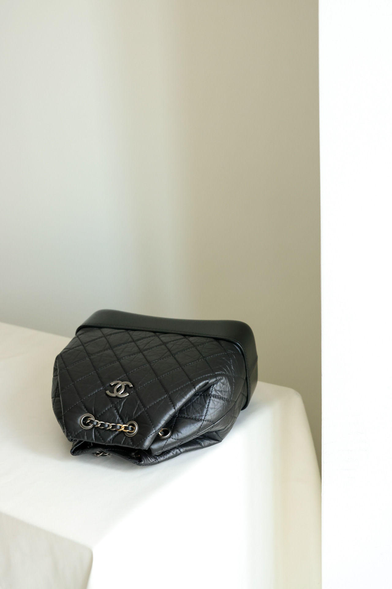 Túi Chanel Gabrielle Backpack Black Aged Calfskin Small Black Mixed Hardware