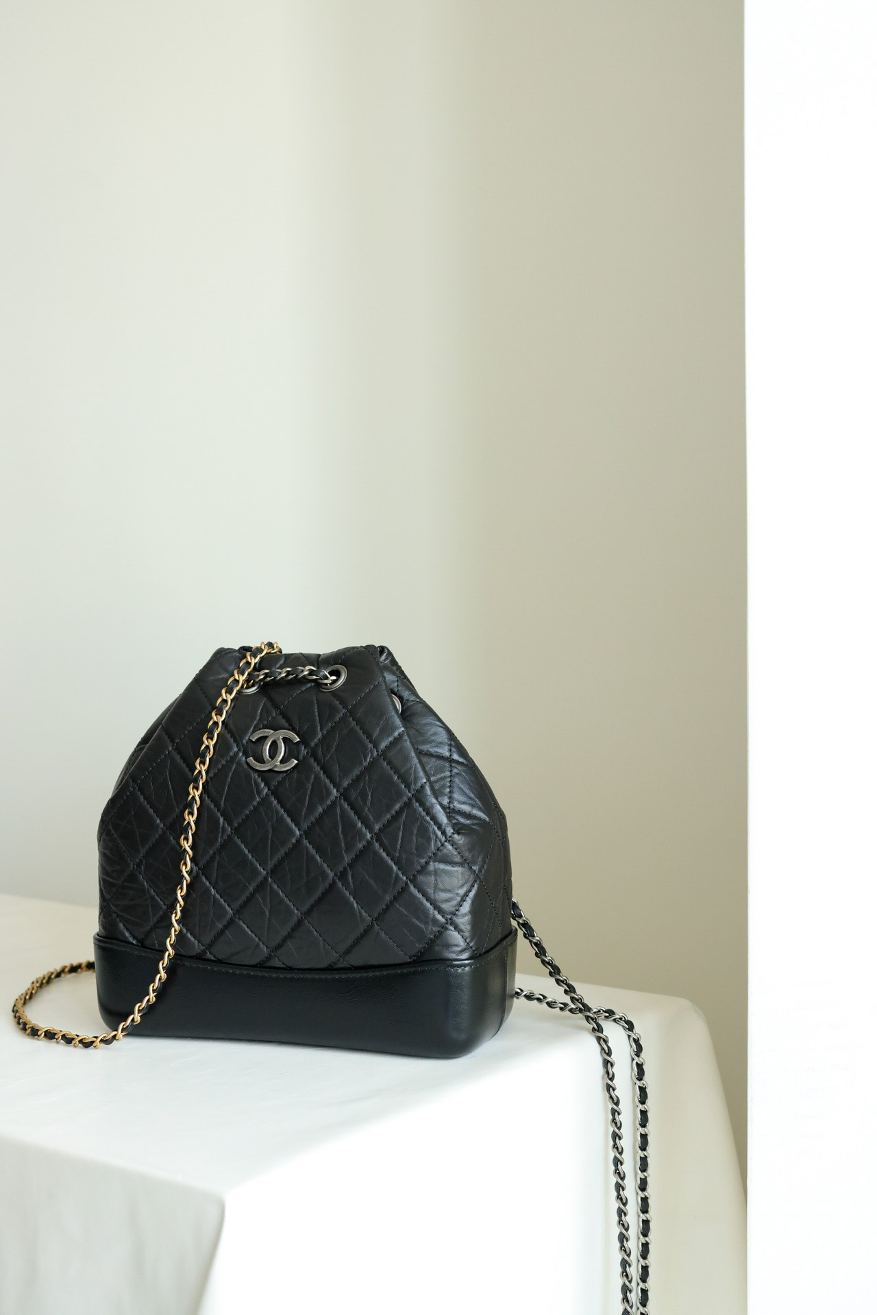 Túi Chanel Gabrielle Backpack Black Aged Calfskin Small Black Mixed Hardware