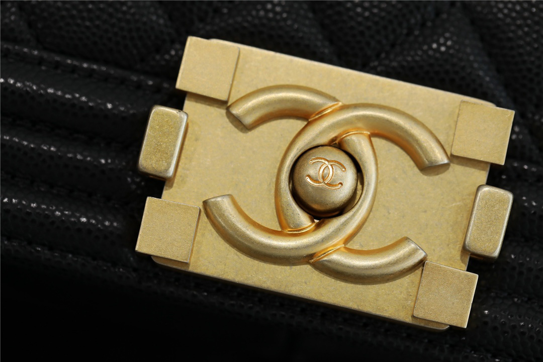 Túi Chanel Leboy Caviar Gold Black Medium