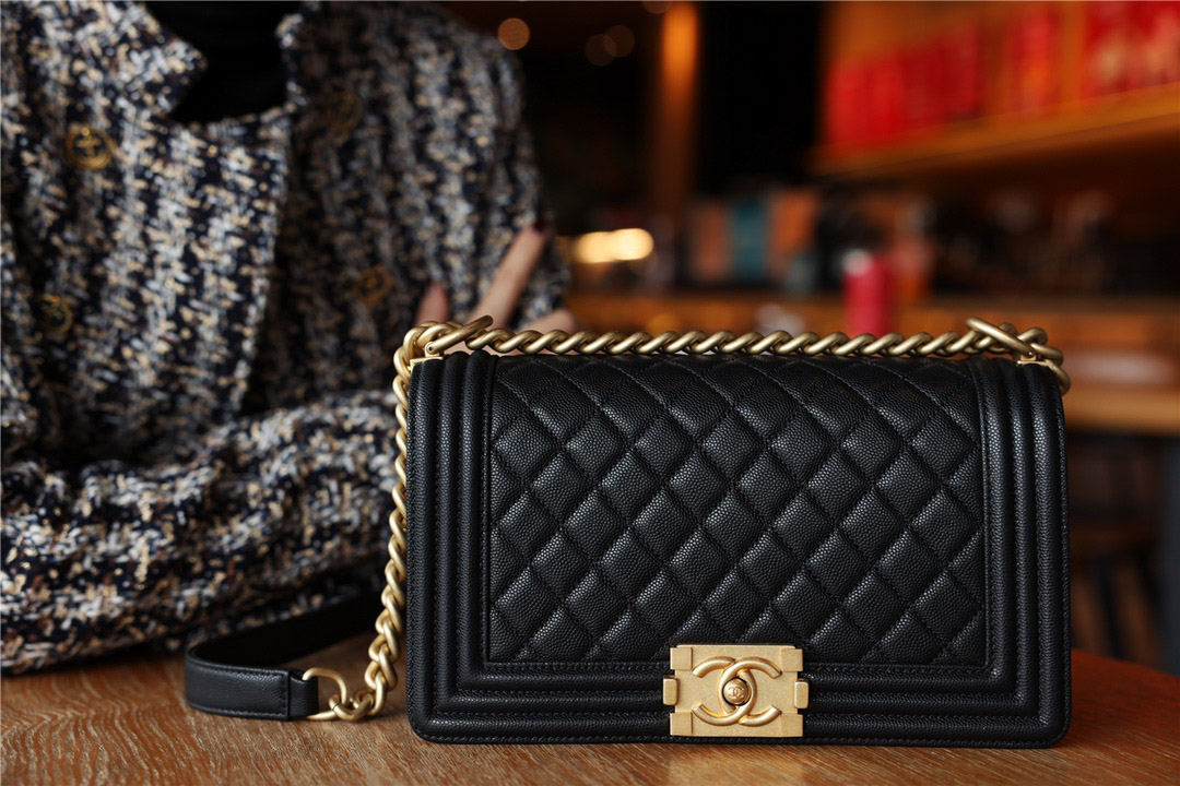 Túi Chanel Leboy Caviar Gold Black Medium