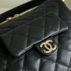 Túi Chanel Matelasse Lambskin Shoulder Bag Black Gold Metal Fittings