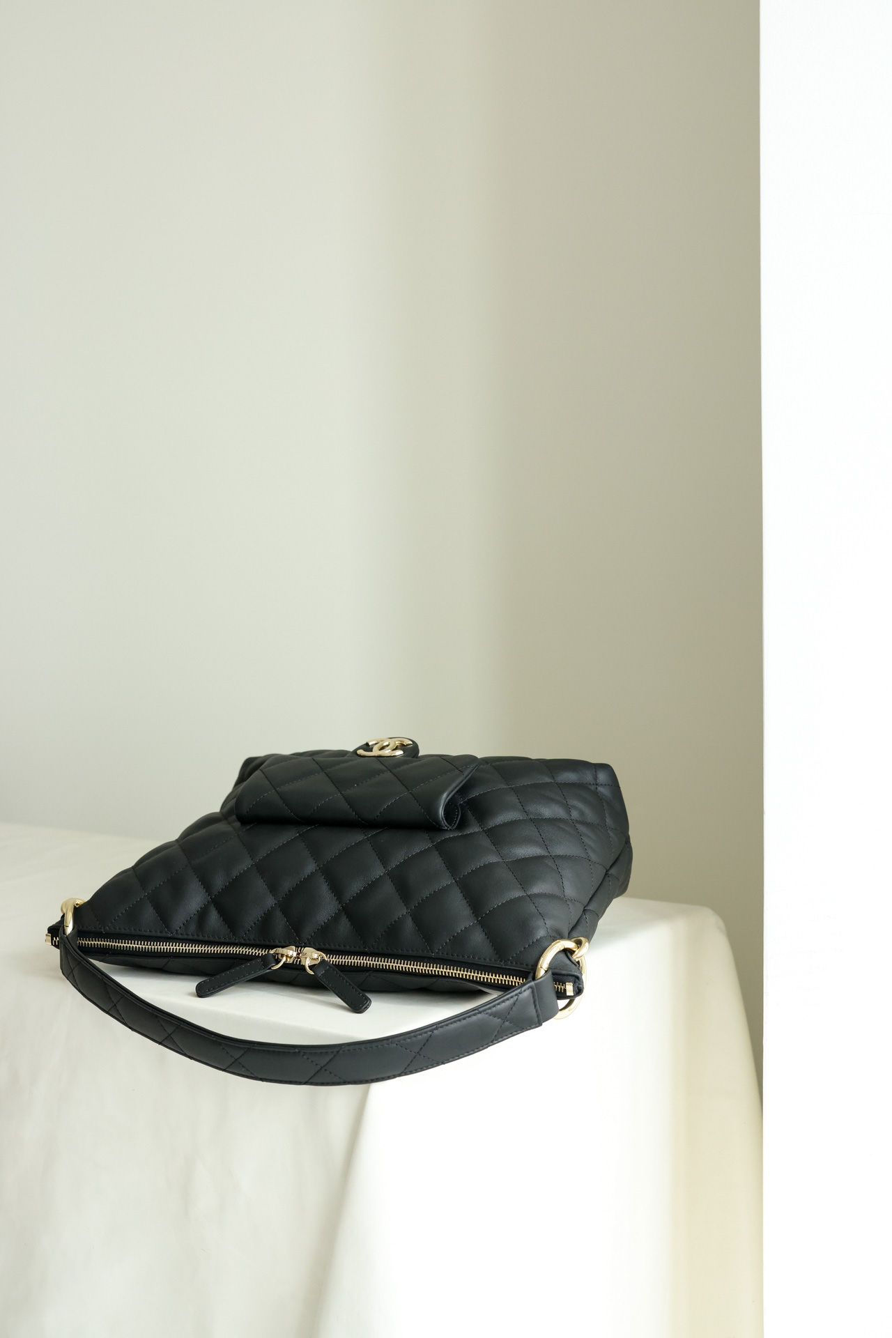 Túi Chanel Matelasse Lambskin Shoulder Bag Black Gold Metal Fittings