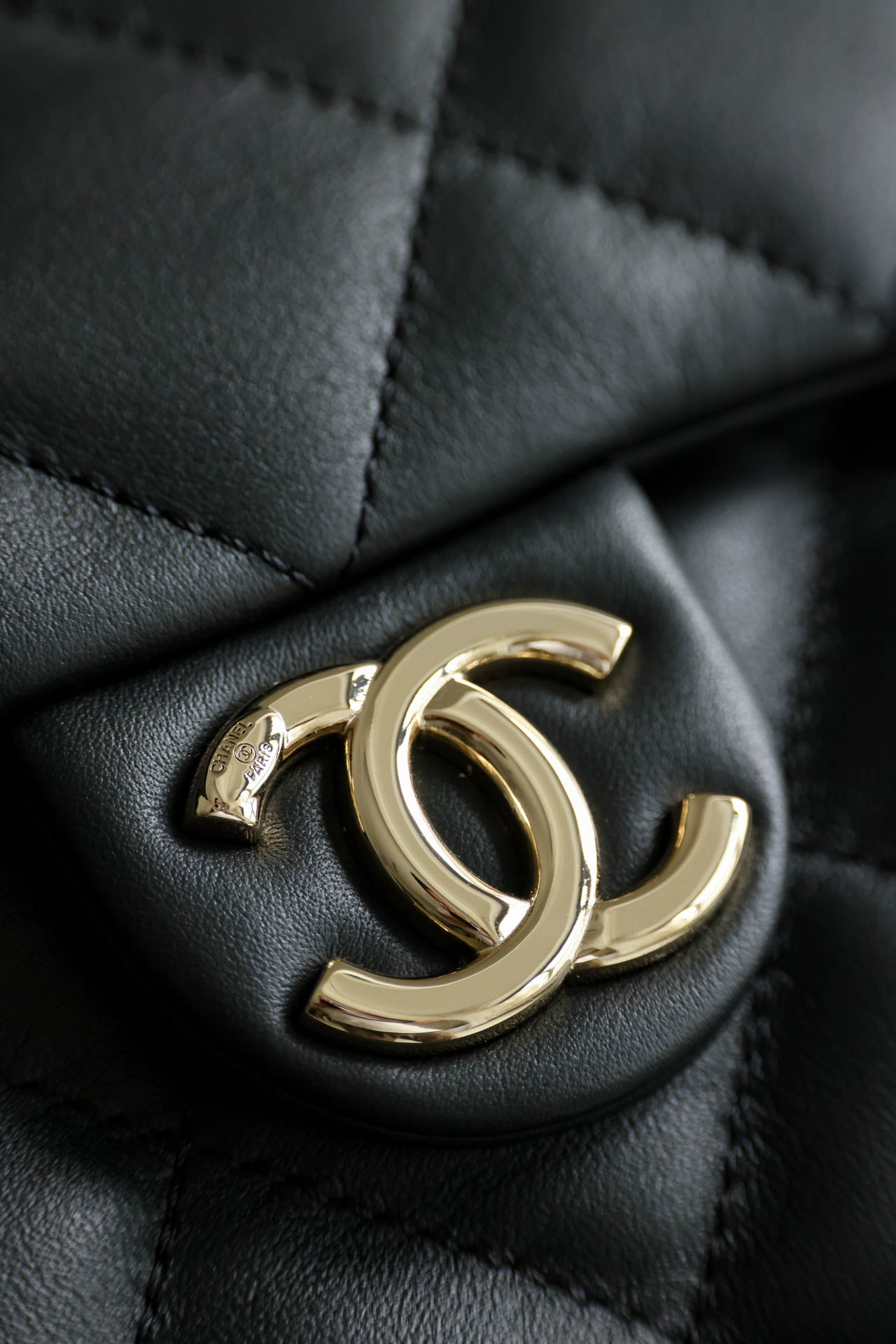 Túi Chanel Matelasse Lambskin Shoulder Bag Black Gold Metal Fittings