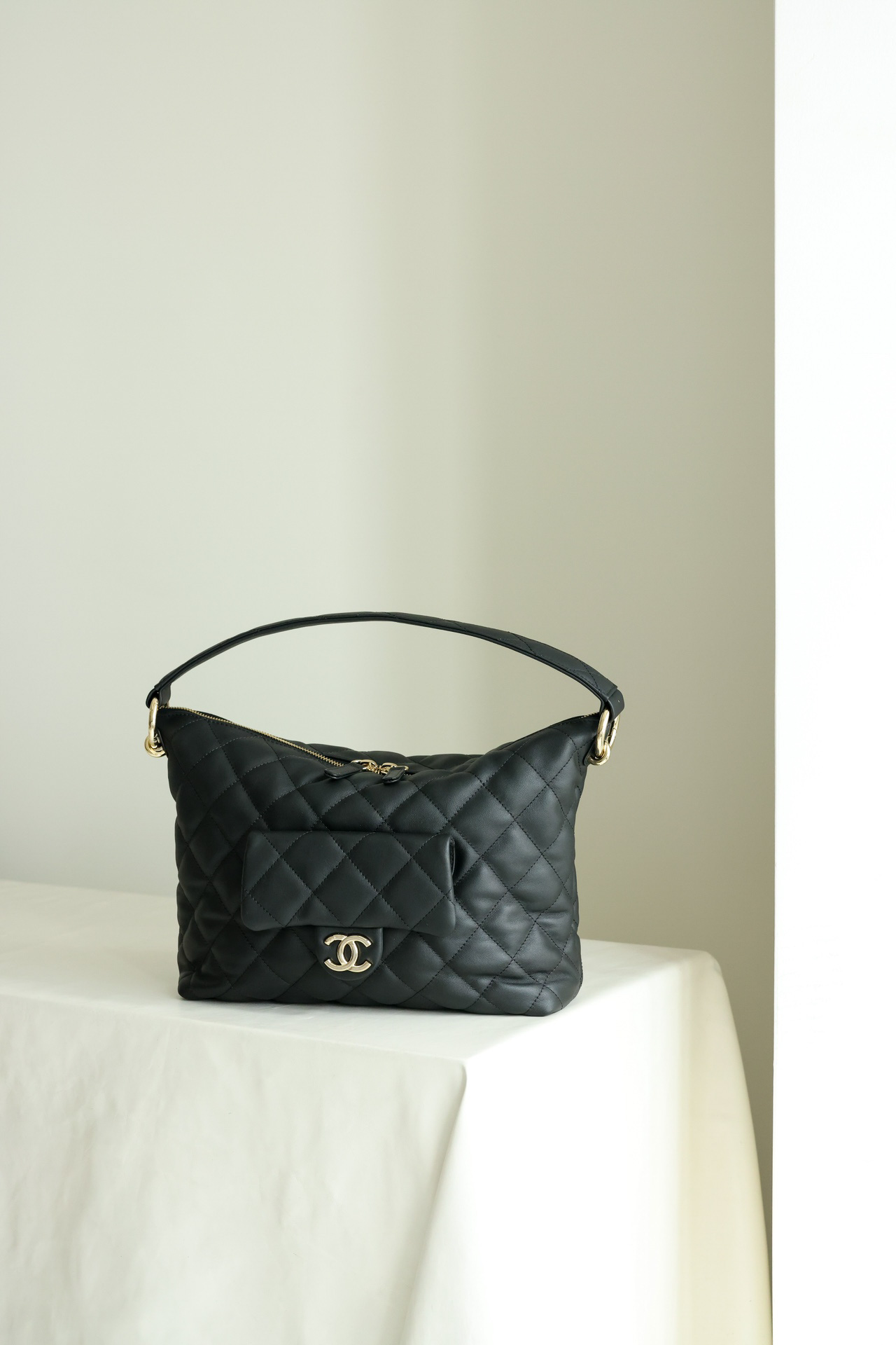 Túi Chanel Matelasse Lambskin Shoulder Bag Black Gold Metal Fittings