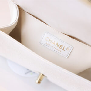 Túi Chanel Medium Boy Bag White Calfskin Gold Hardware